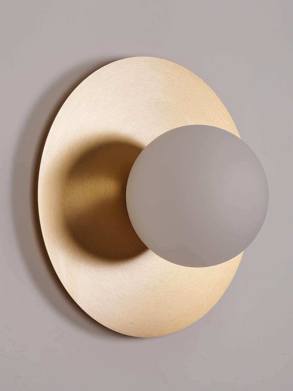 Godfrey Applique Murale Ronde Art Minimaliste en Laiton et Verre - Neutralighting