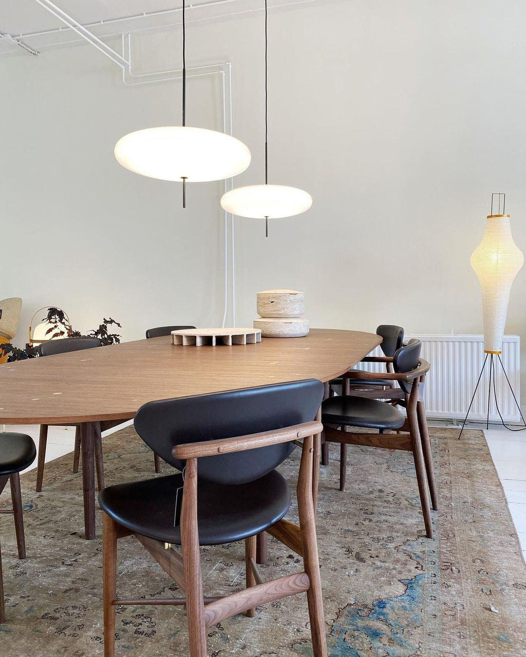 Lustra Suspension Noir Peint Réuni pour Salon - Neutralighting
