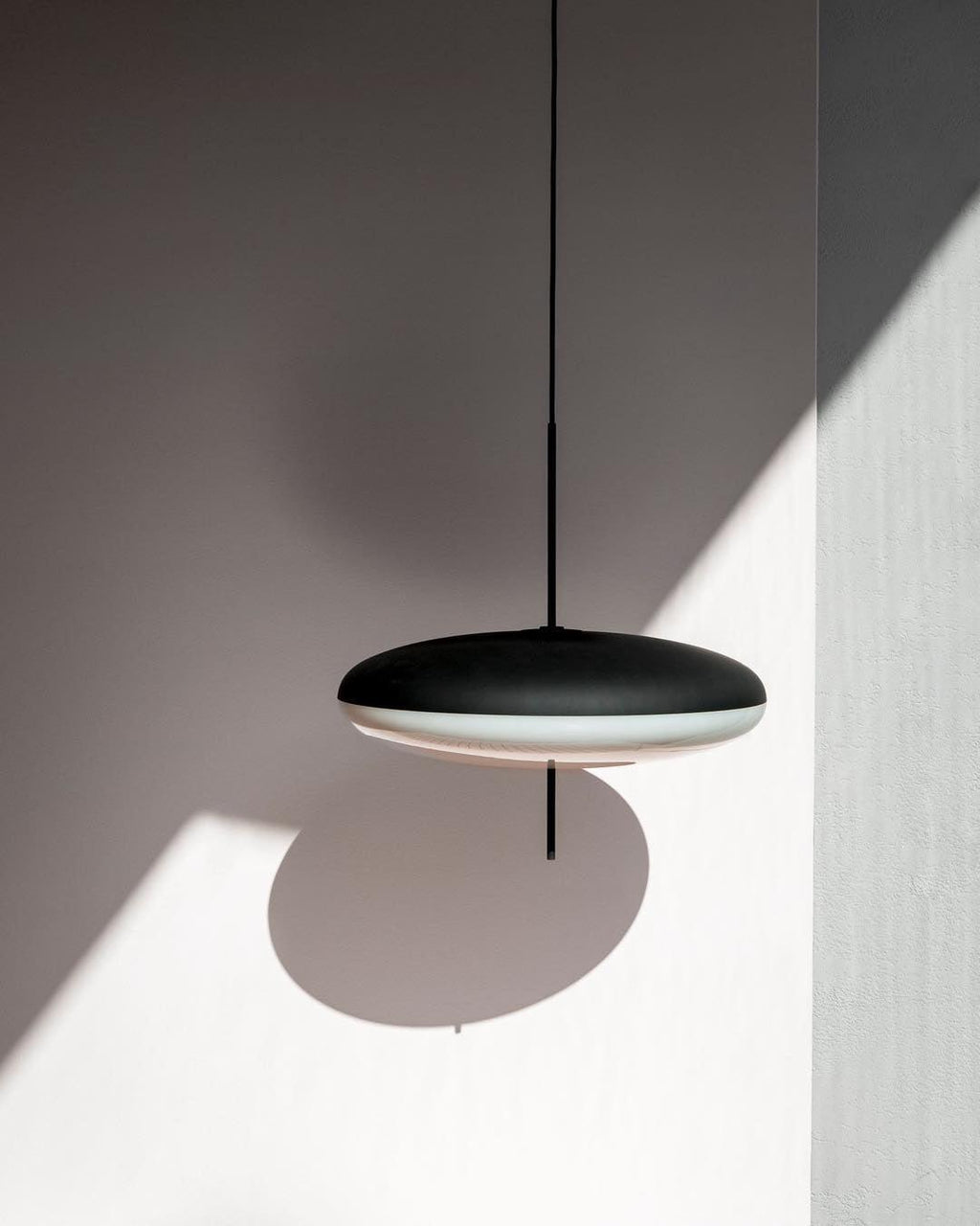 Lustra Suspension Noir Peint Réuni pour Salon - Neutralighting