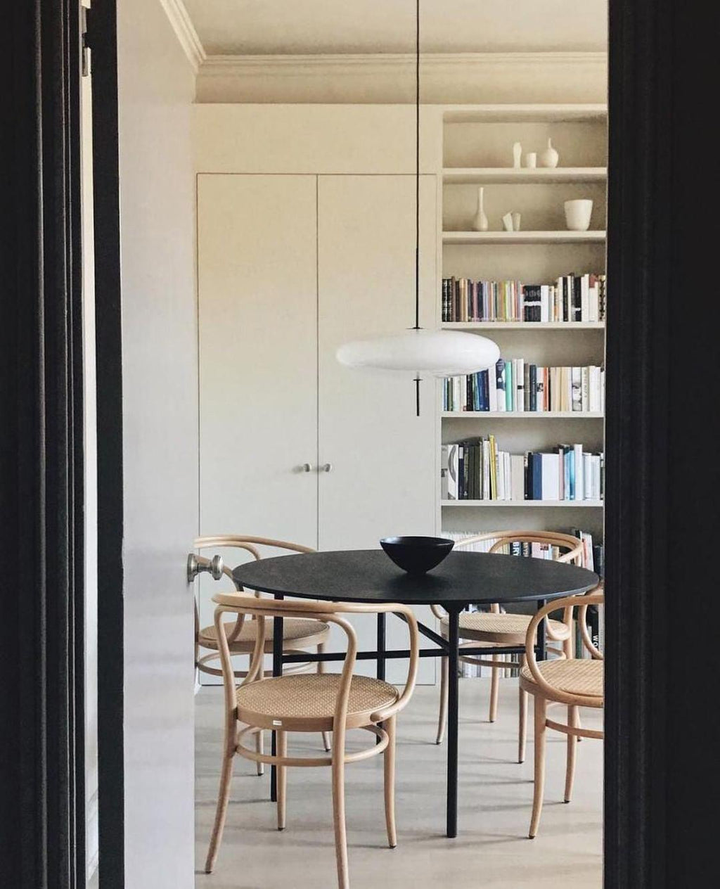 Lustra Suspension Noir Peint Réuni pour Salon - Neutralighting