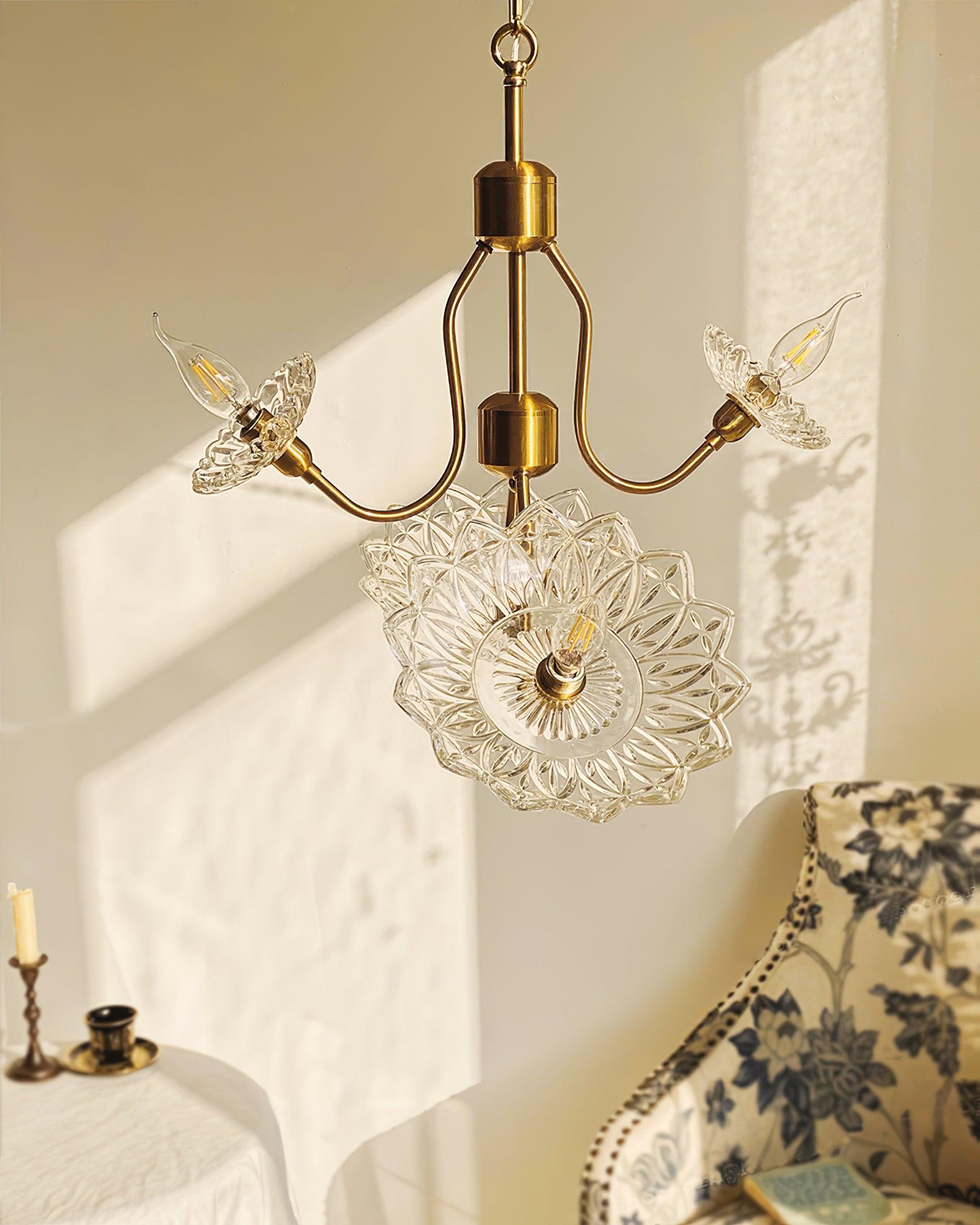 Lustra Chandelier Vintage Floral en Verre et Laiton - Neutralighting