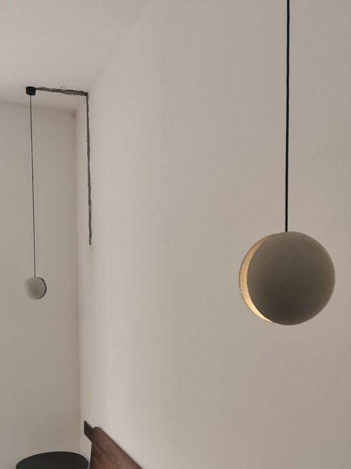 Solara Suspension Sphère en Béton Lune Minimaliste - Neutralighting