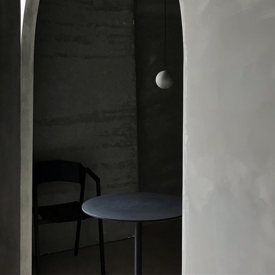 Solara Suspension Sphère en Béton Lune Minimaliste - Neutralighting