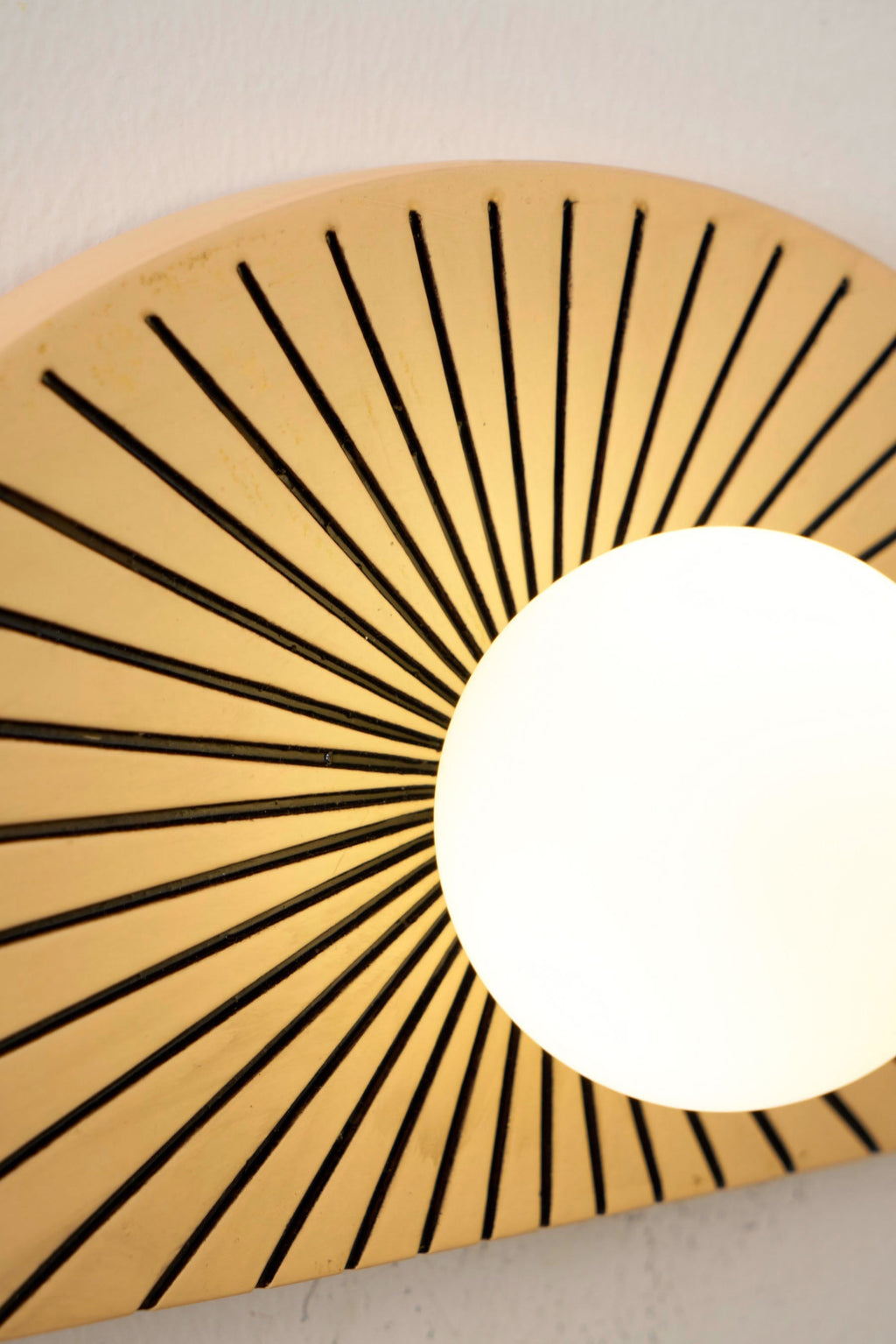 Nytheos Applique Murale Moderne Minimaliste En Résine Et Verre - Neutralighting