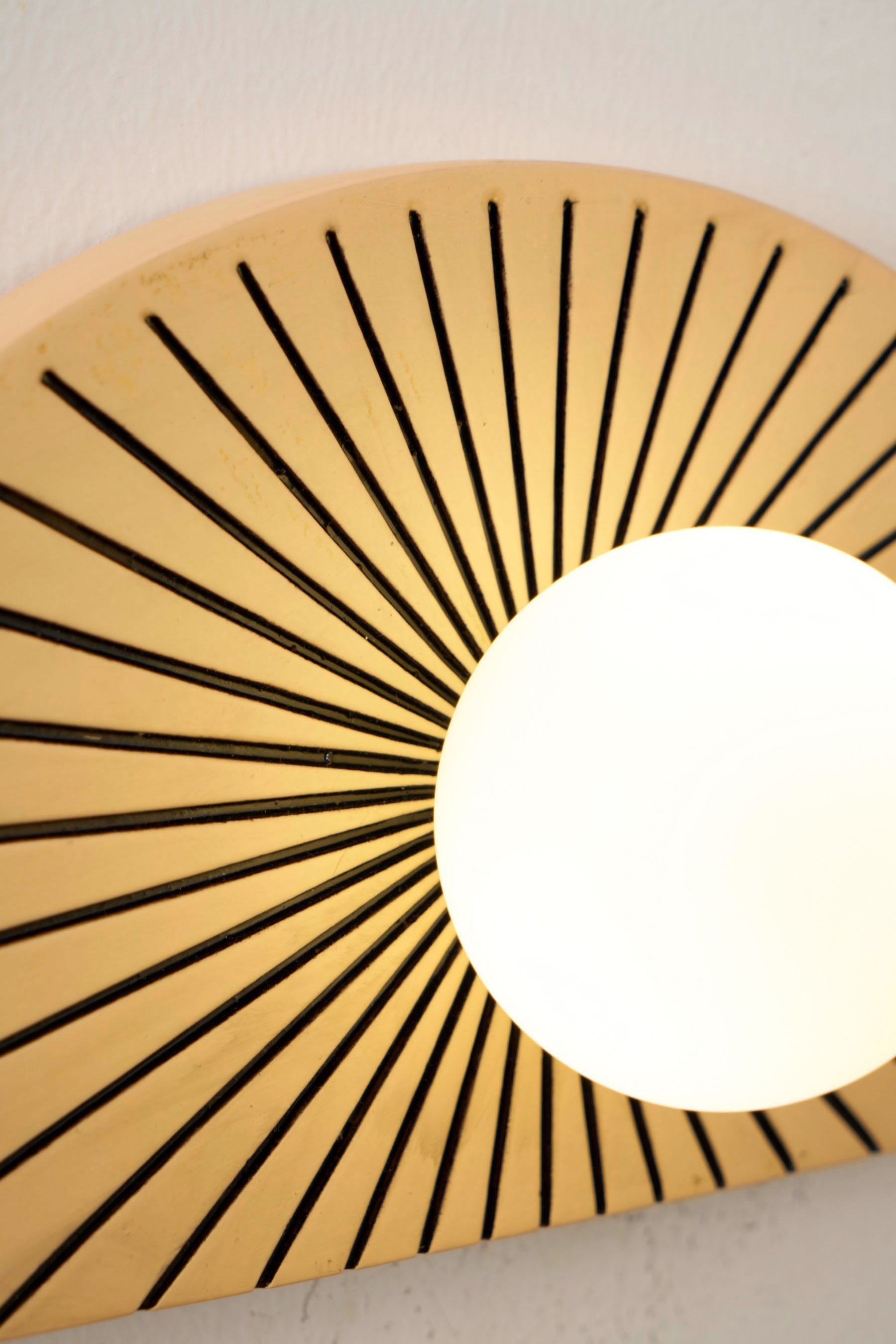 Nytheos Applique Murale Moderne Minimaliste En Résine Et Verre - Neutralighting