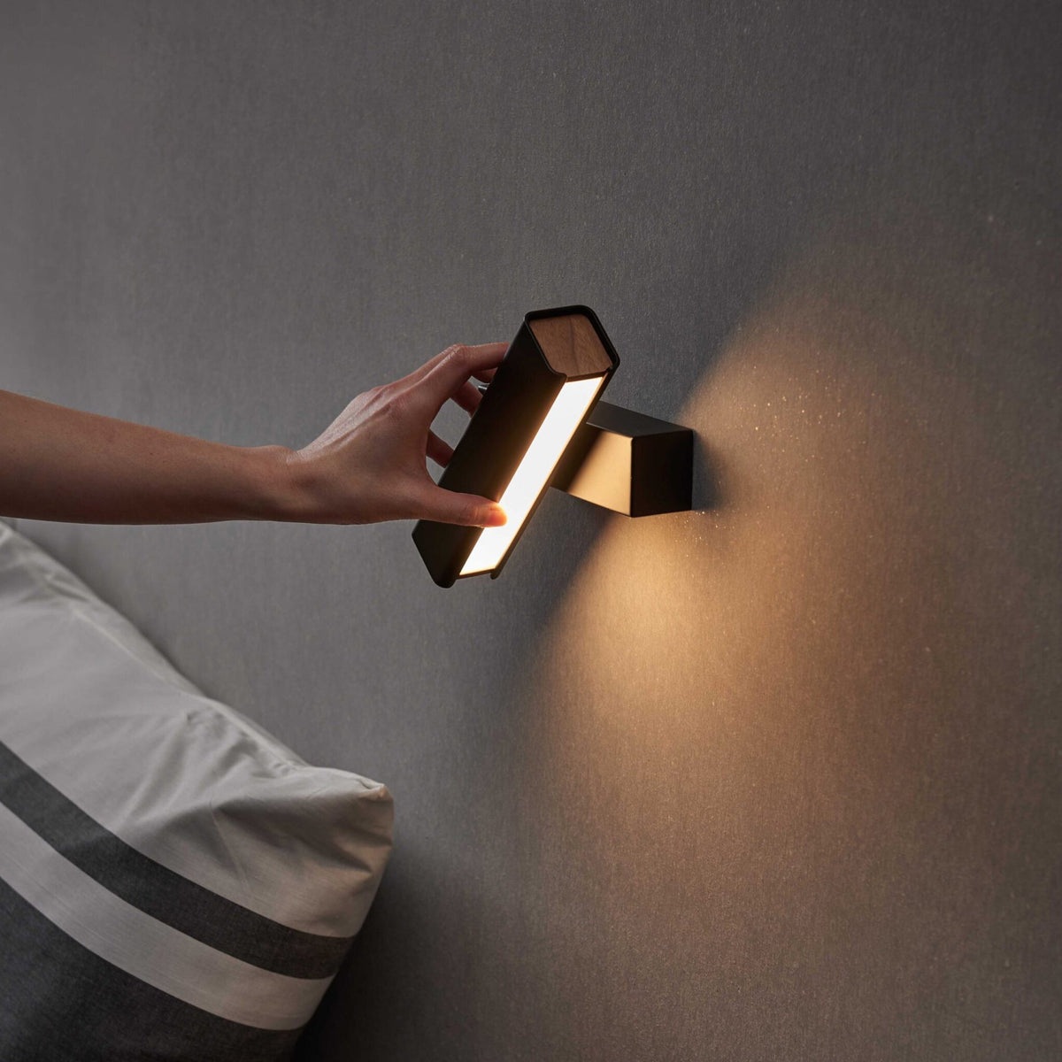 Olvynora Applique Murale Bois Minimaliste Rotative - Neutralighting