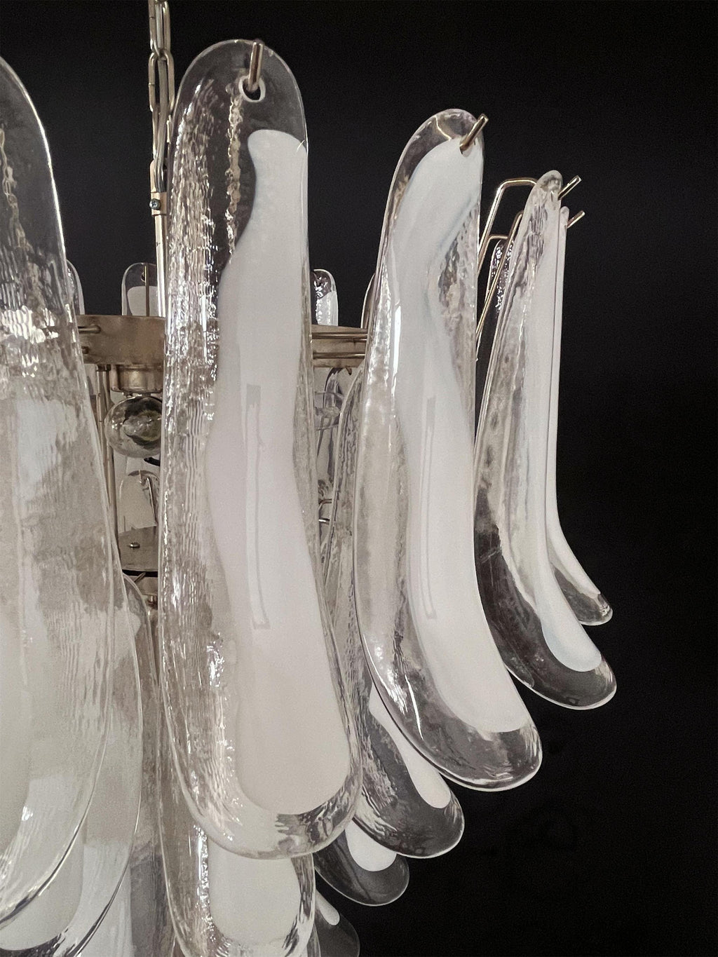 Alsorisra Lustre Postmoderne de Luxe en Verre Pétale - Neutralighting