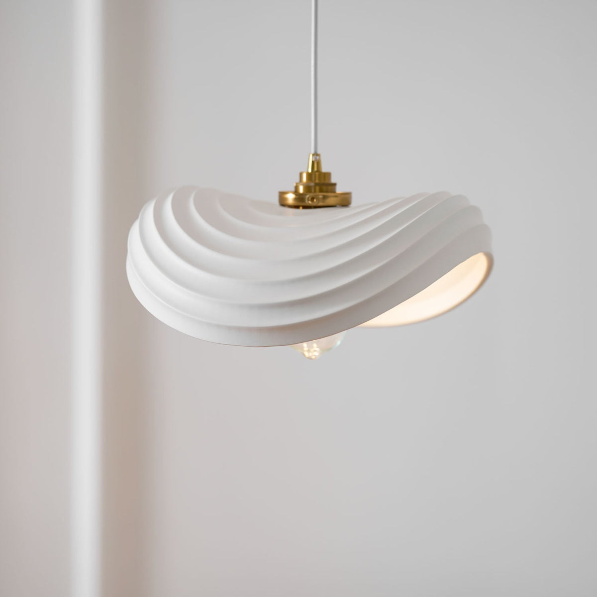 Lila Suspension Moderne en Résine - Neutralighting