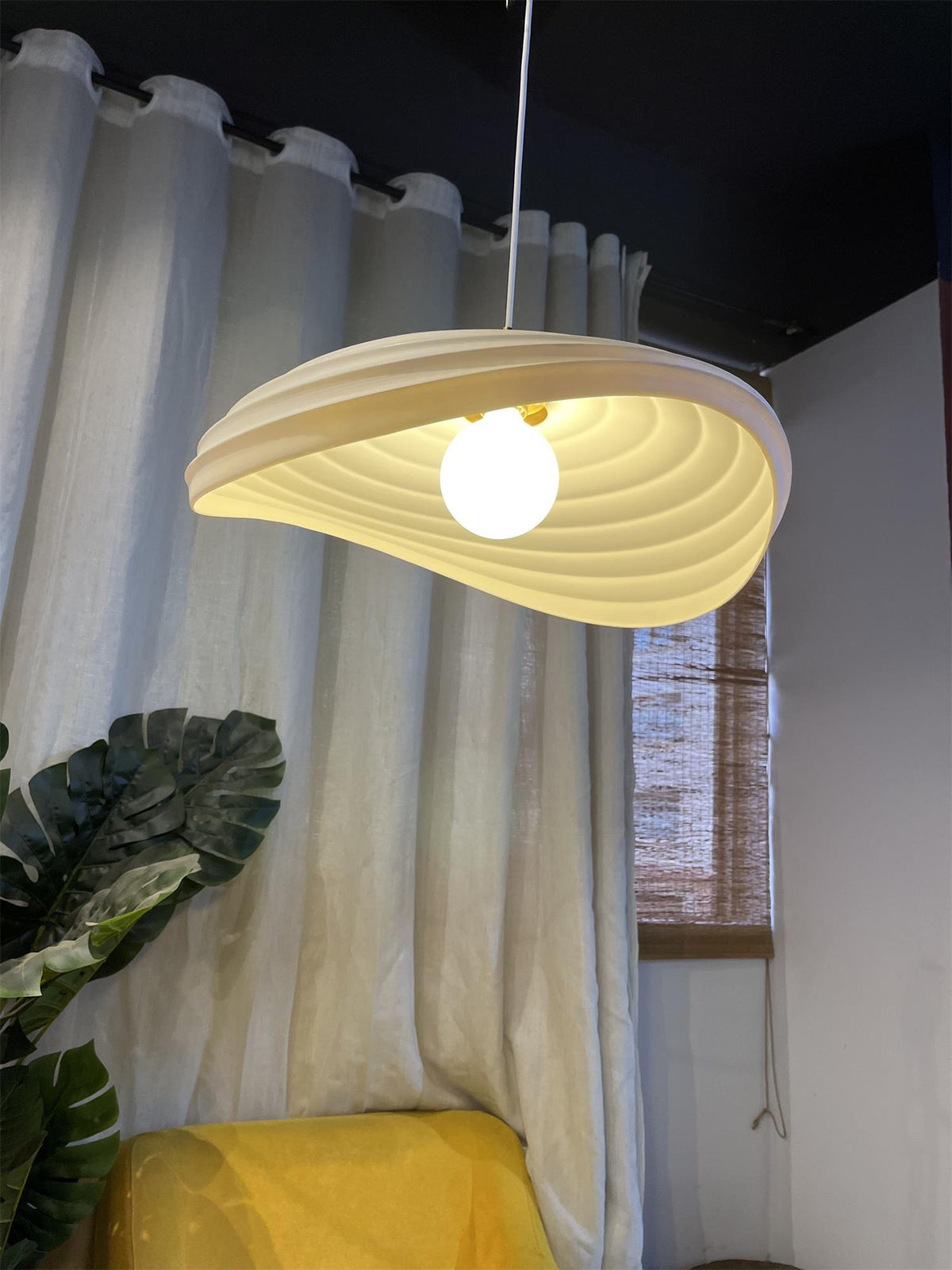 Lila Suspension Moderne en Résine - Neutralighting