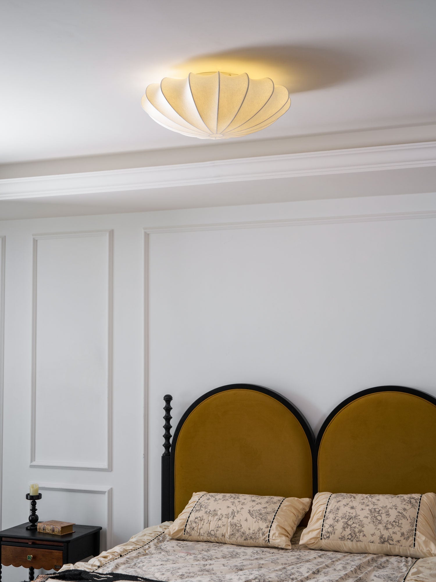 Solara Plafonnier Tissu Coquillage Sculptural Élégant - Neutralighting