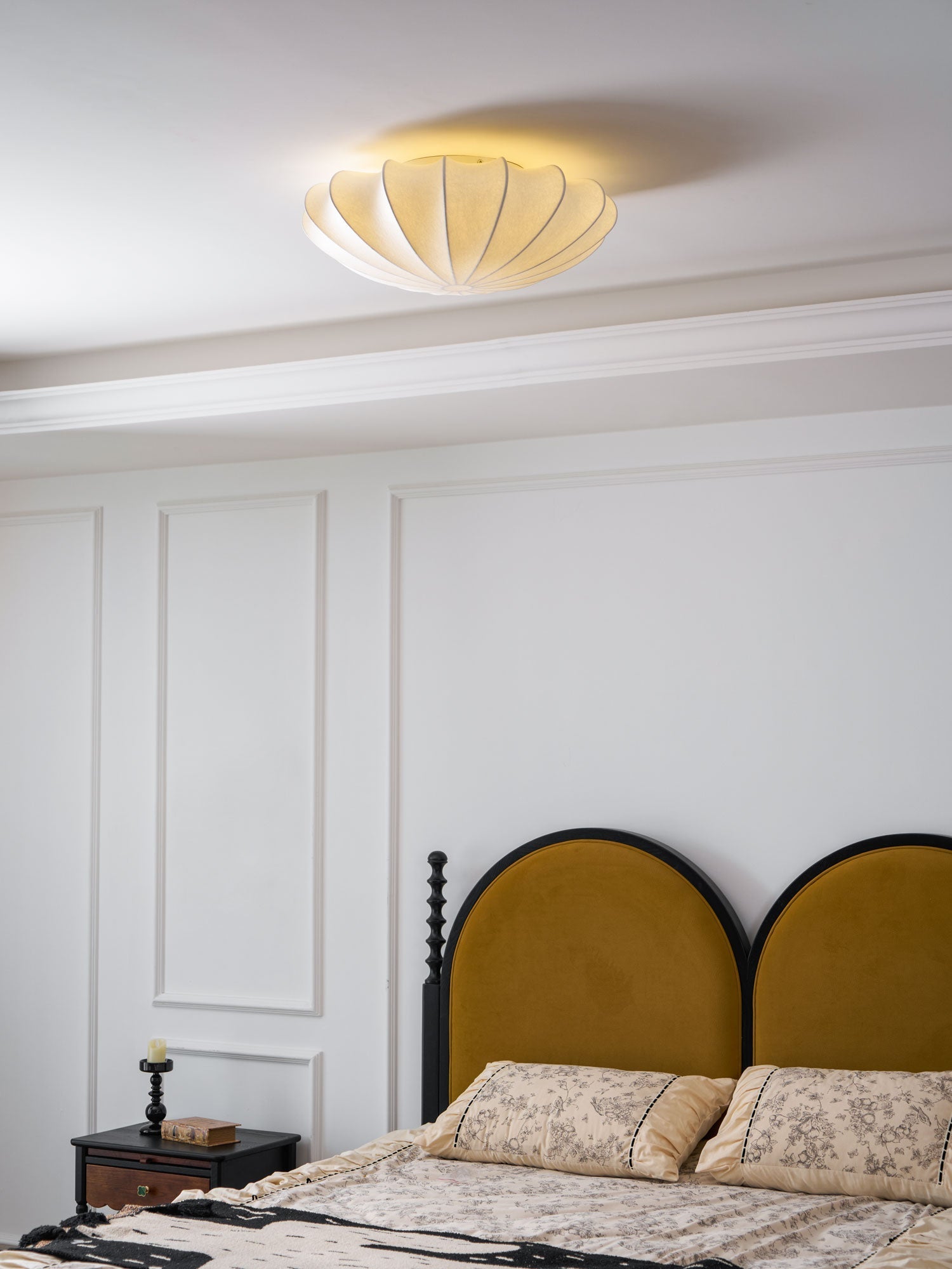 Solara Plafonnier Tissu Coquillage Sculptural Élégant - Neutralighting