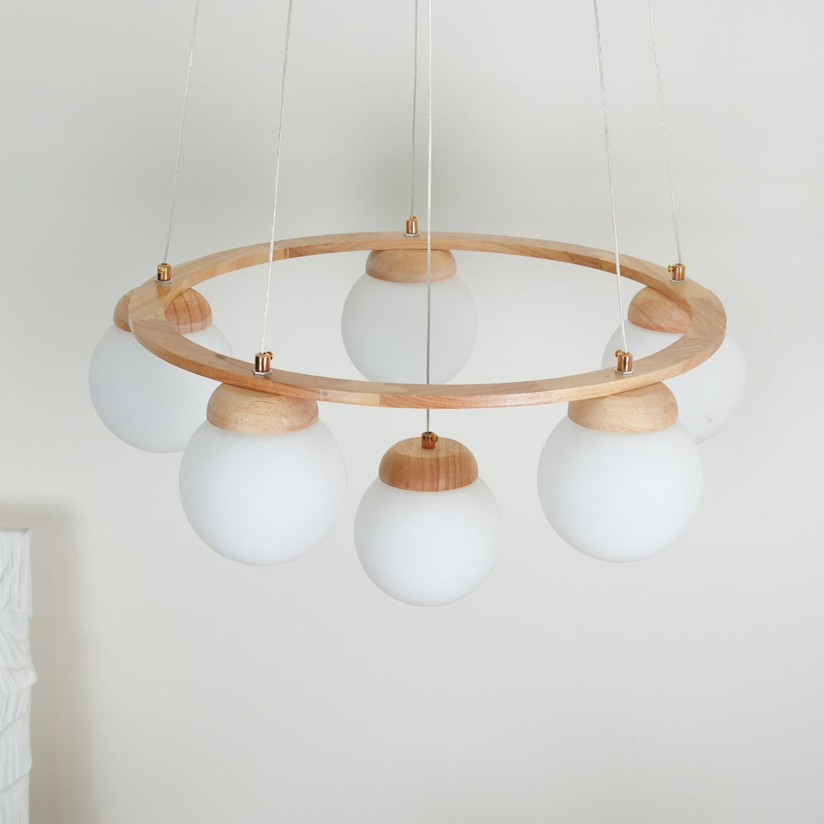 Lustra Lustre en Bois avec Anneau et Globes - Neutralighting