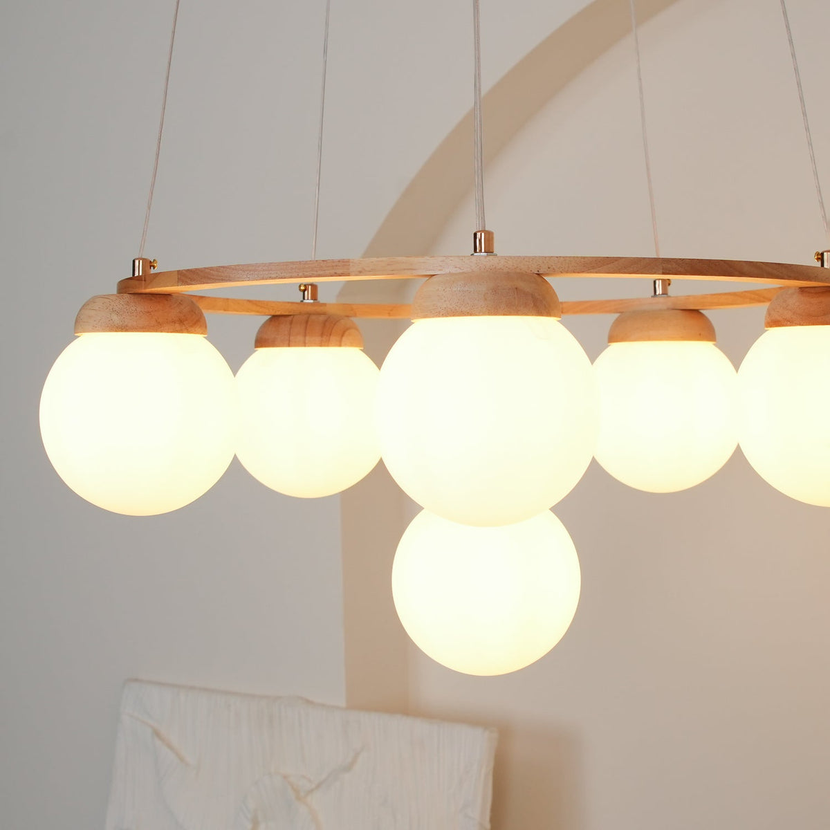 Lustra Lustre en Bois avec Anneau et Globes - Neutralighting