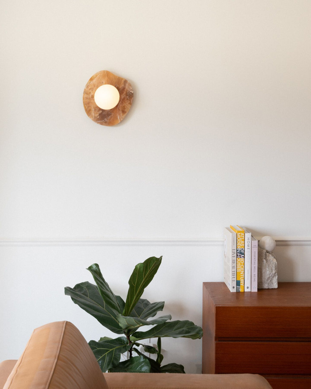 Lyvyneth Applique Murale Moderne Minimaliste en Onyx et Nopal - Neutralighting