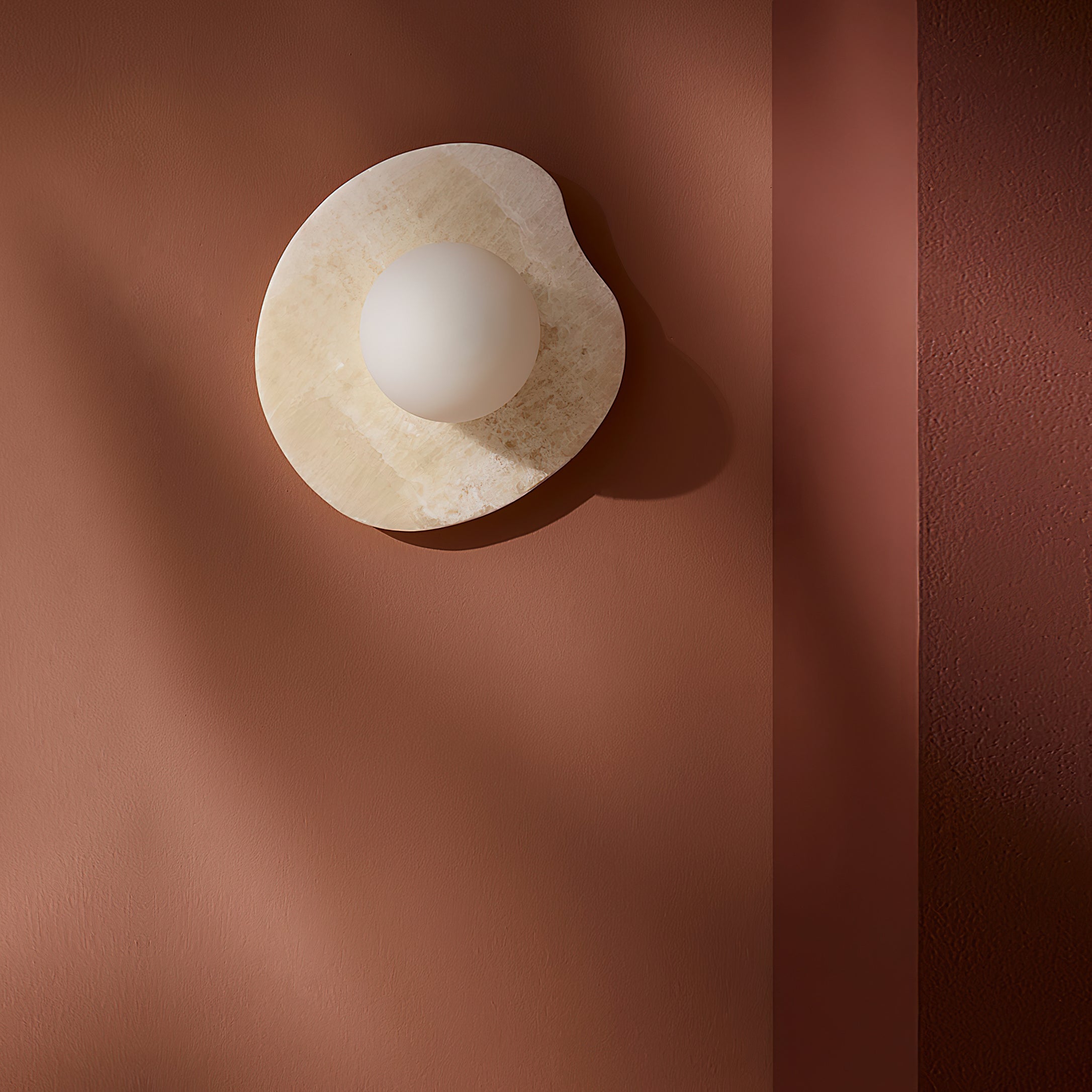 Lyvyneth Applique Murale Moderne Minimaliste en Onyx et Nopal - Neutralighting