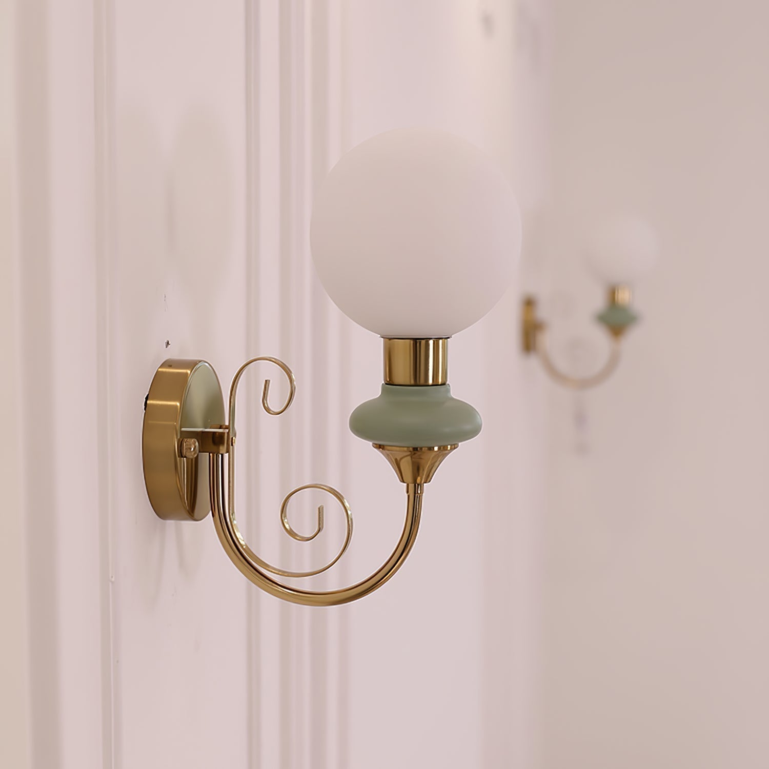 Whirl Chic Plug-in Wall Lamp - Neutralighting