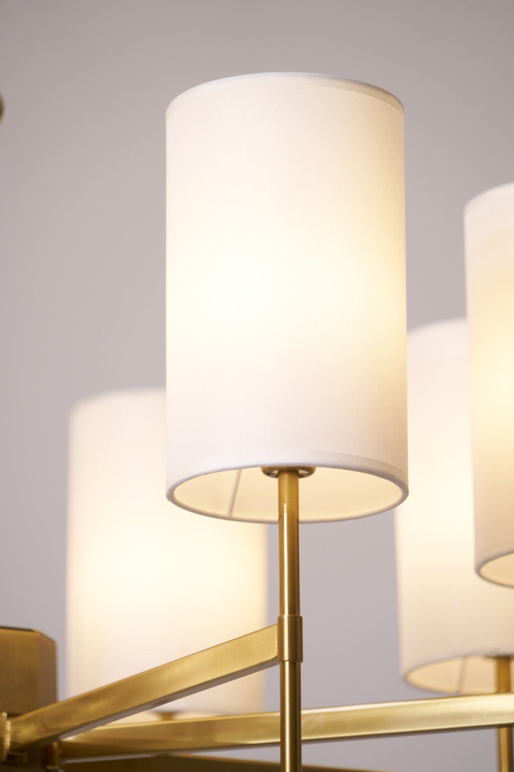 Ulcarisra Chandelier en Tissu Vintage en Laiton - Neutralighting