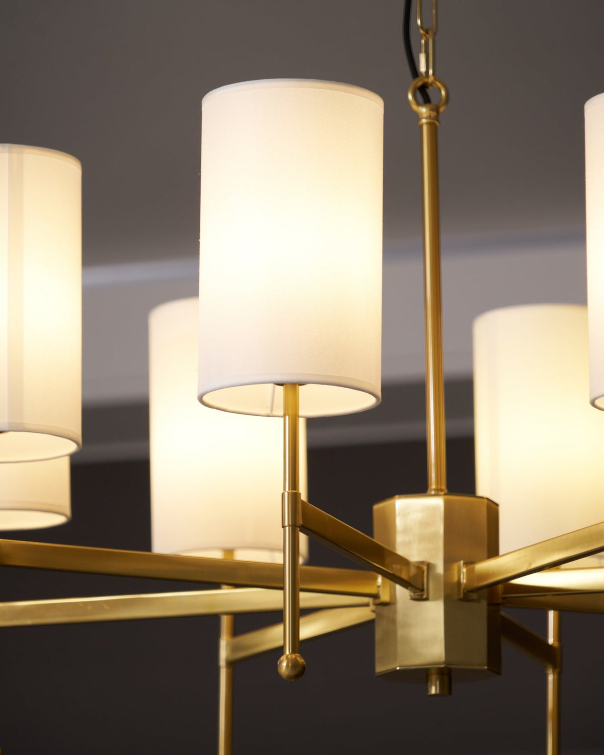 Ulcarisra Chandelier en Tissu Vintage en Laiton - Neutralighting