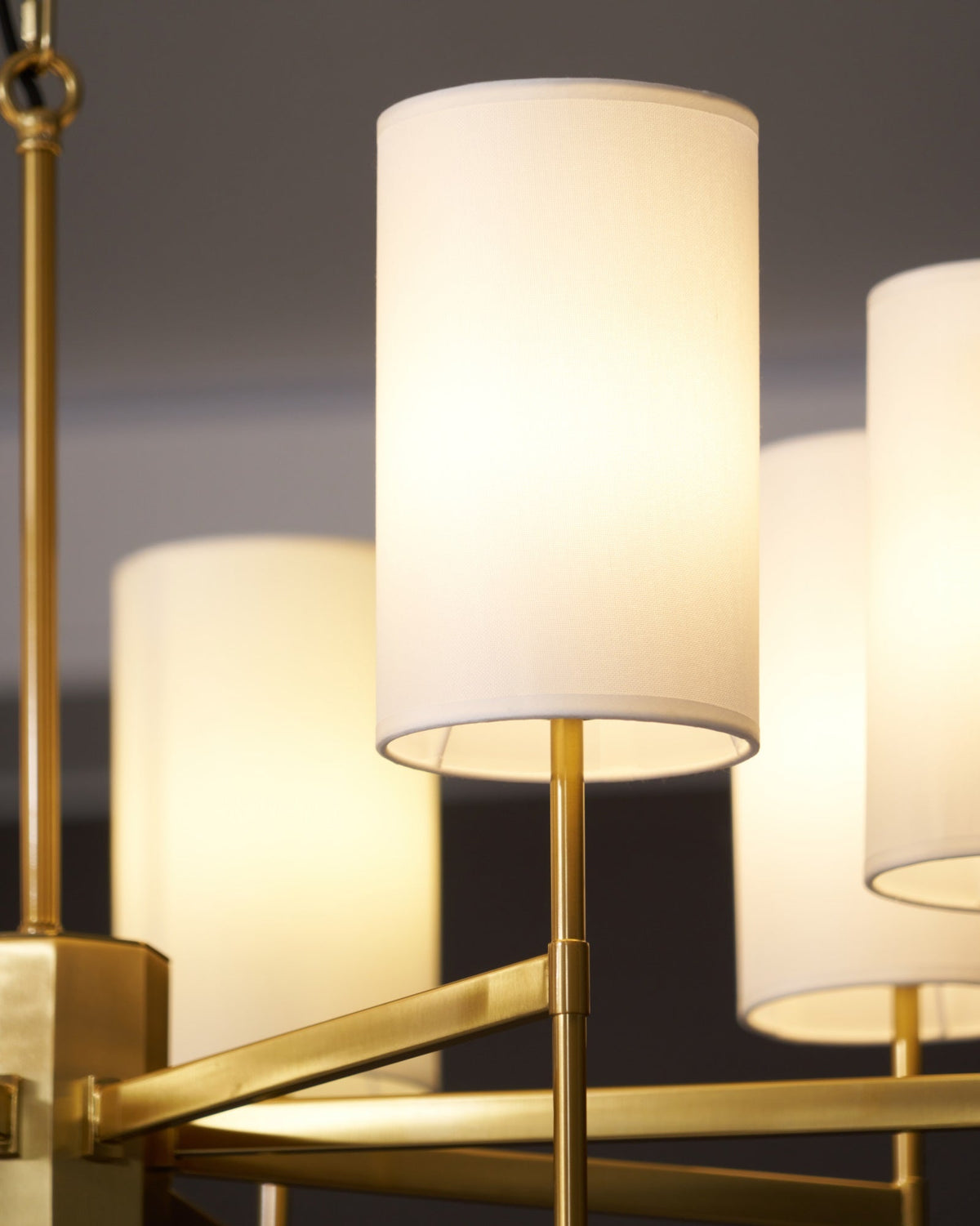 Ulcarisra Chandelier en Tissu Vintage en Laiton - Neutralighting