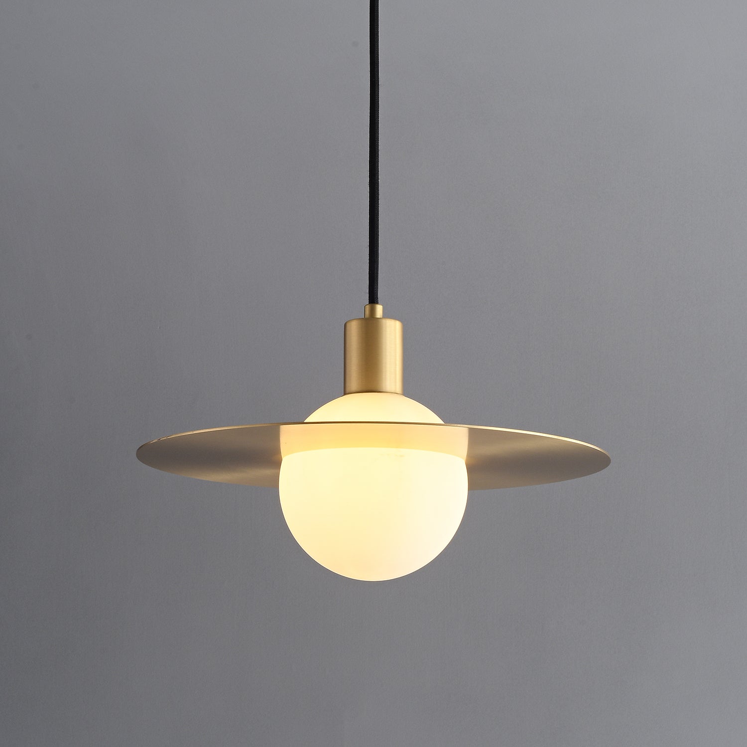 Orionis Lampe Suspendue en Verre et Laiton de Qualité Supérieure - Neutralighting