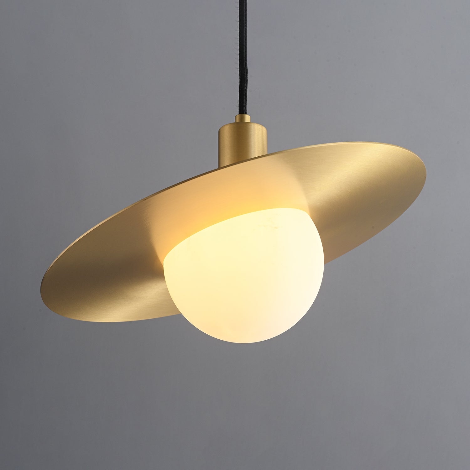 Orionis Lampe Suspendue en Verre et Laiton de Qualité Supérieure - Neutralighting