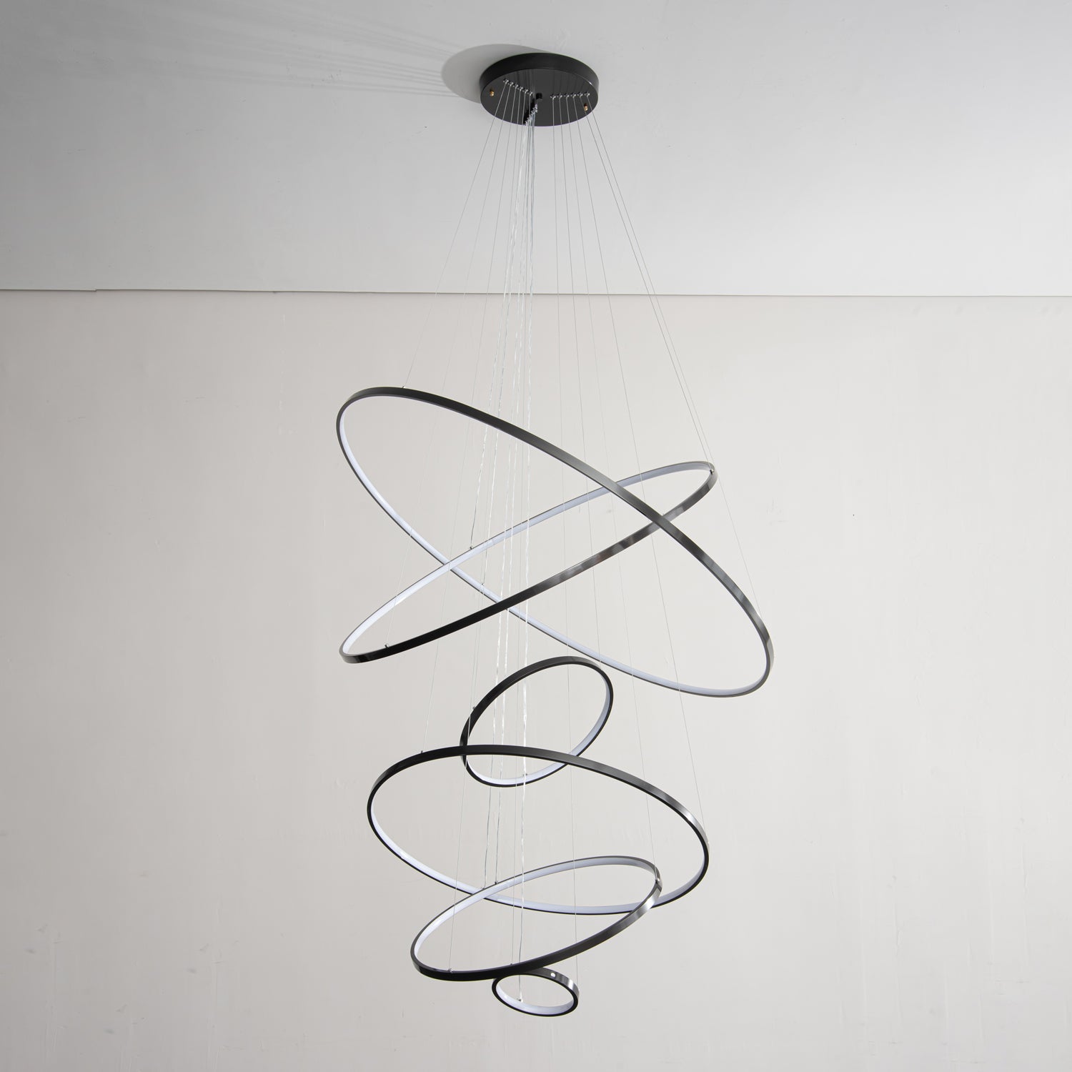 Arthaila Chandelier Anneaux Modernes Minimalistes en Laiton - Neutralighting