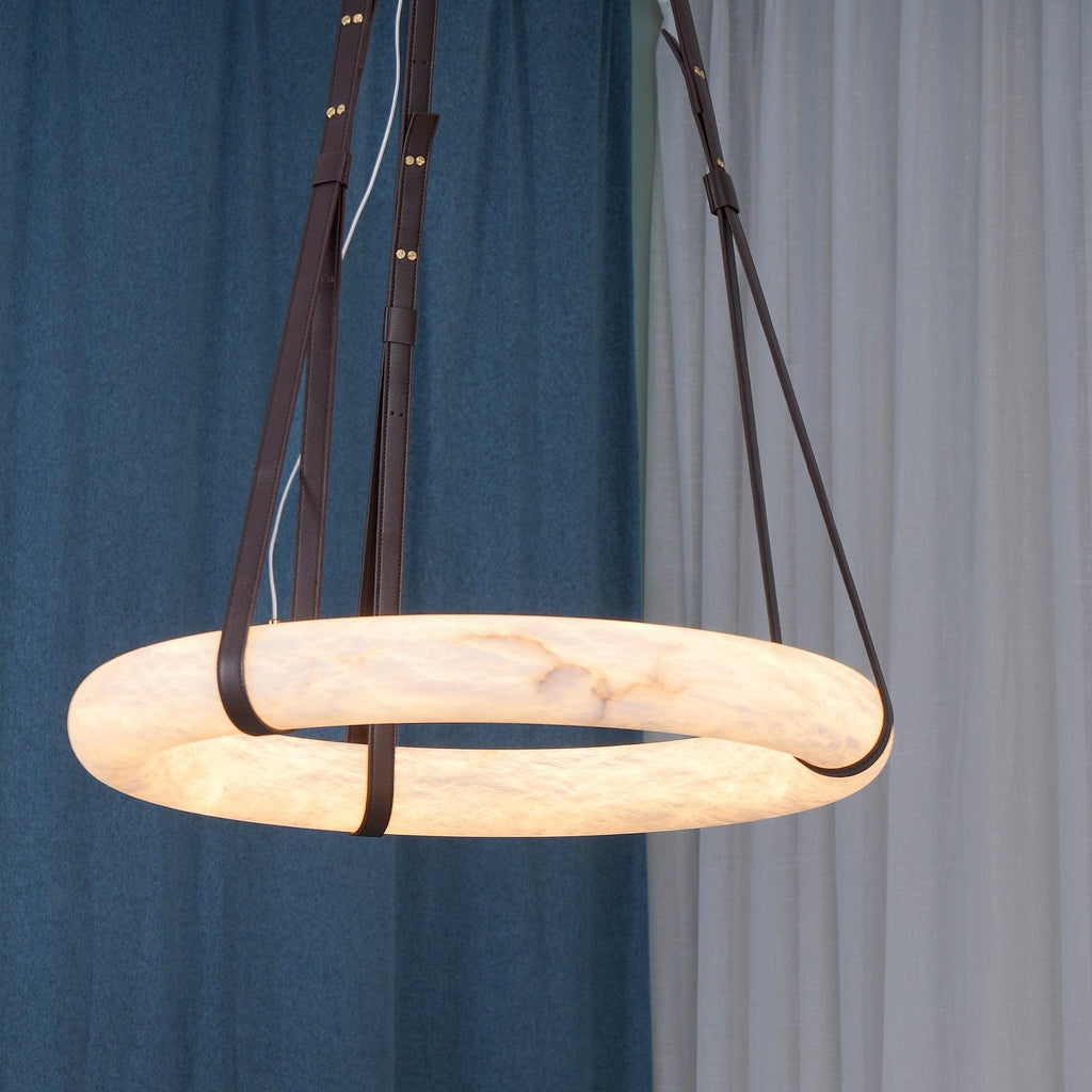 Luste Chandeliers en Albâtre Anneau Sangle en Cuir Version A - Neutralighting