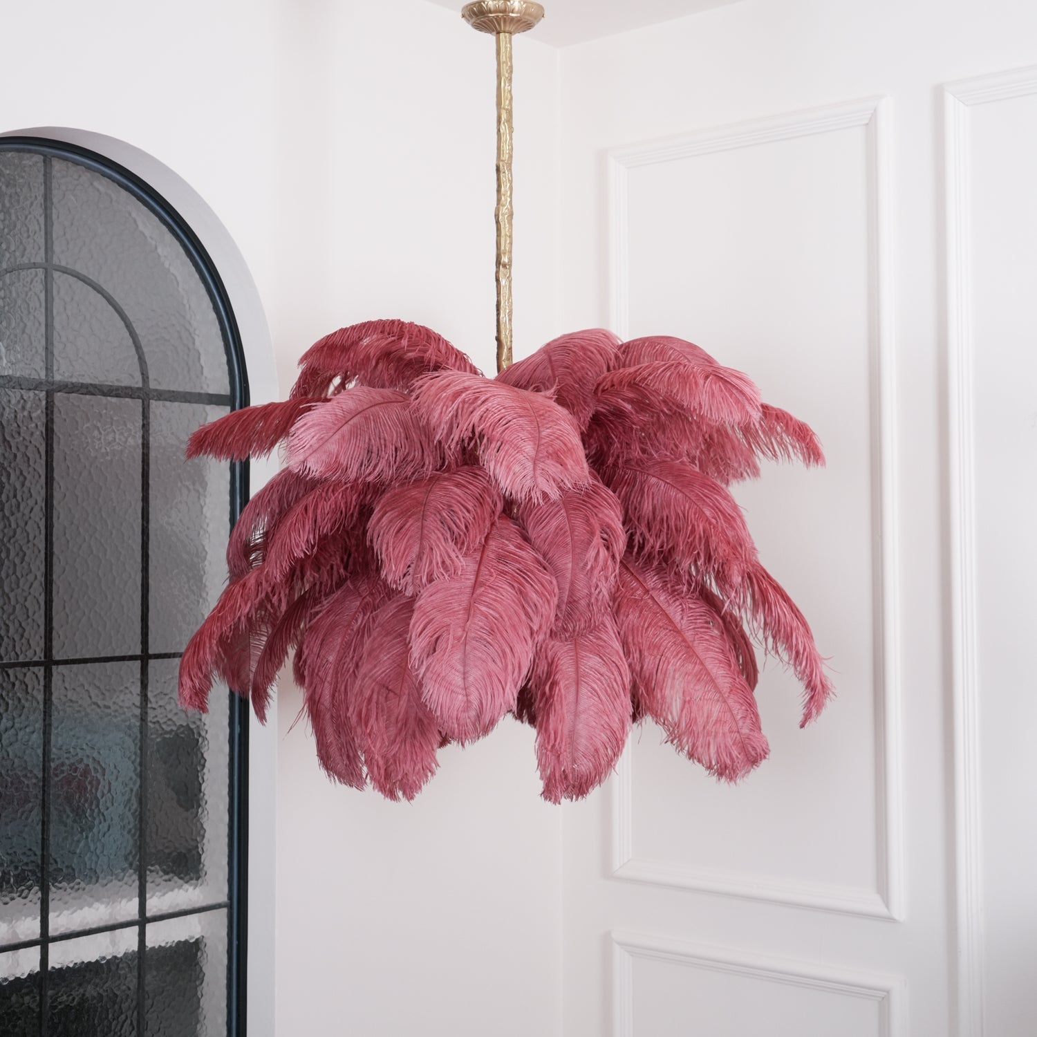 Lustra Chandelier Plume d'Autruche Grand Pied en Laiton - Neutralighting