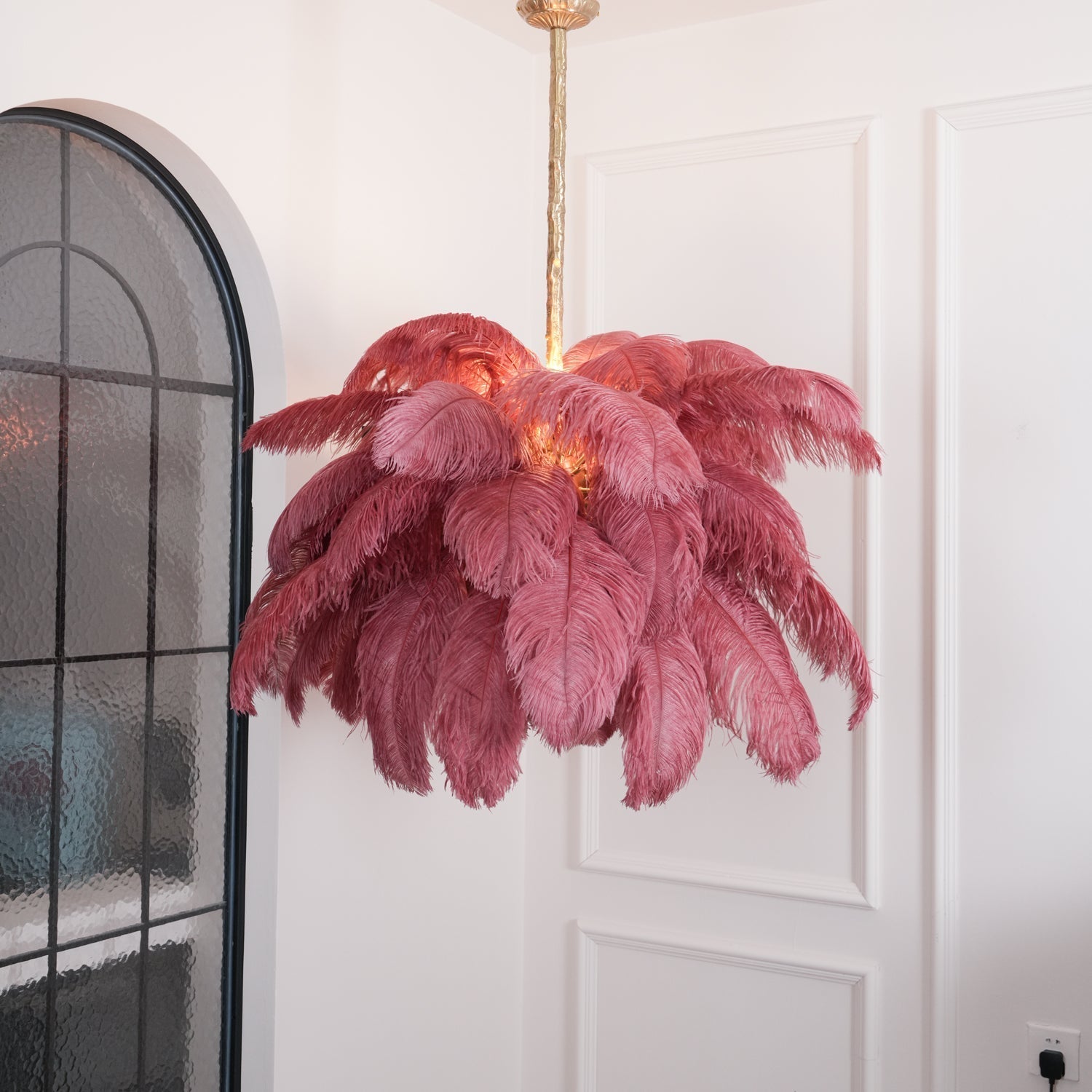Lustra Chandelier Plume d'Autruche Grand Pied en Laiton - Neutralighting