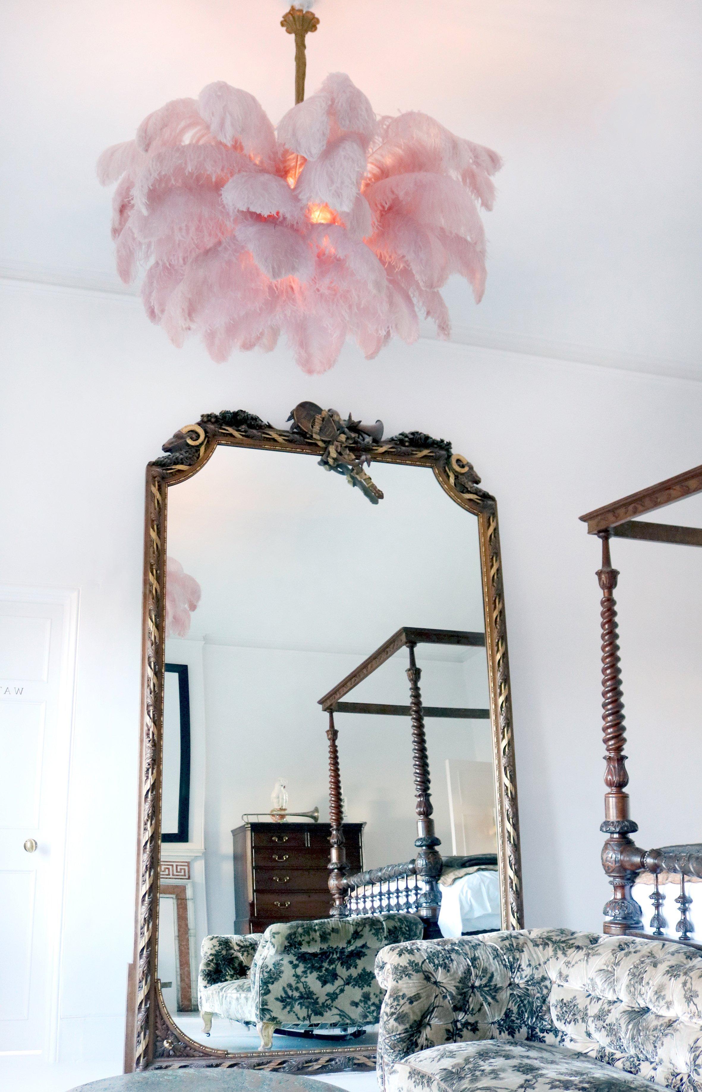 Lustra Chandelier Plume d'Autruche Grand Pied en Laiton - Neutralighting