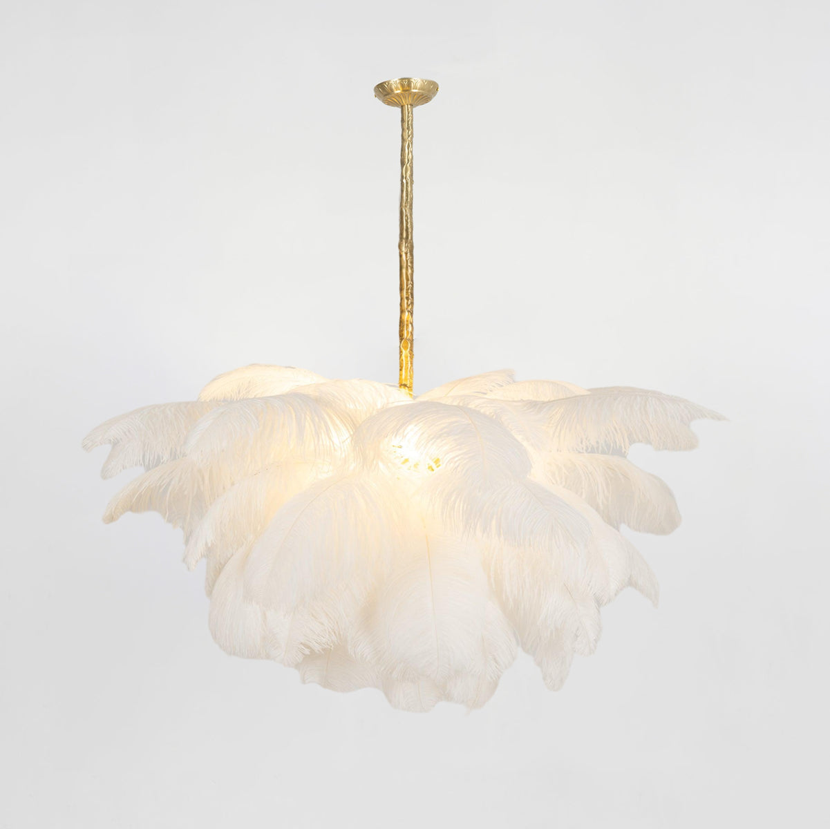 Lustra Chandelier Plume d'Autruche Grand Pied en Laiton - Neutralighting