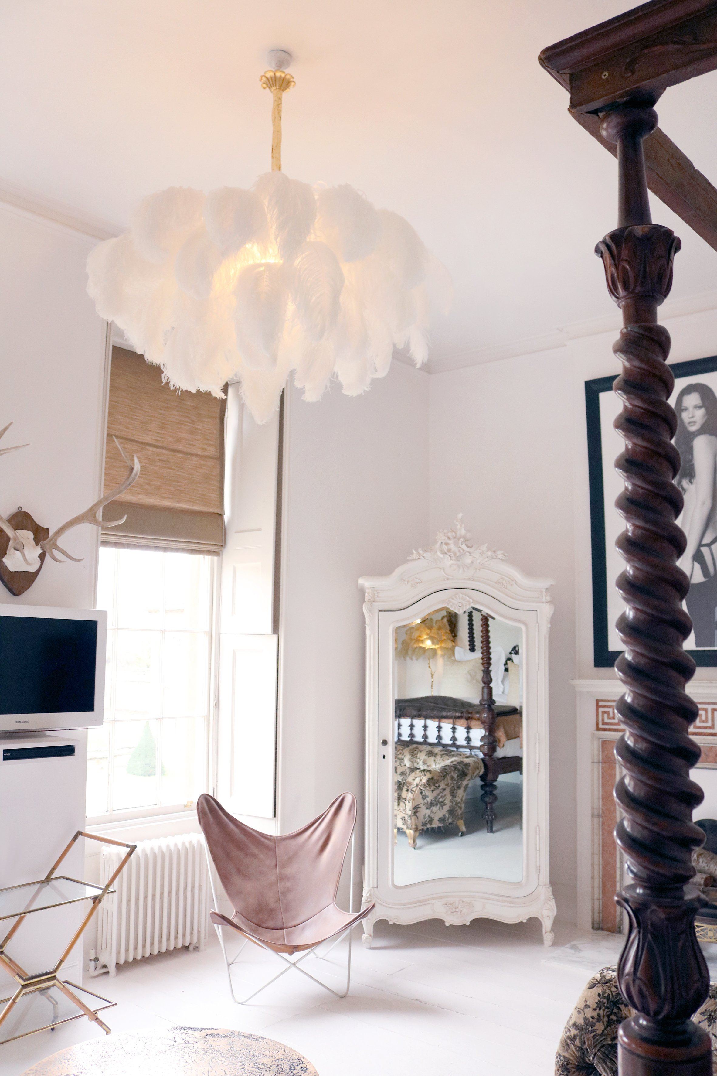 Lustra Chandelier Plume d'Autruche Grand Pied en Laiton - Neutralighting