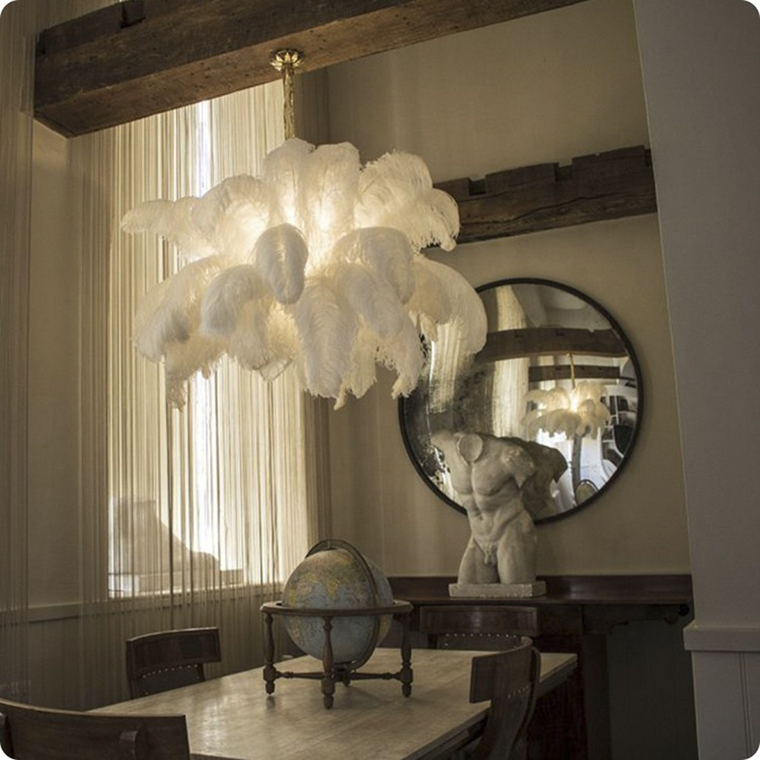 Lustra Chandelier Plume d'Autruche Grand Pied en Laiton - Neutralighting