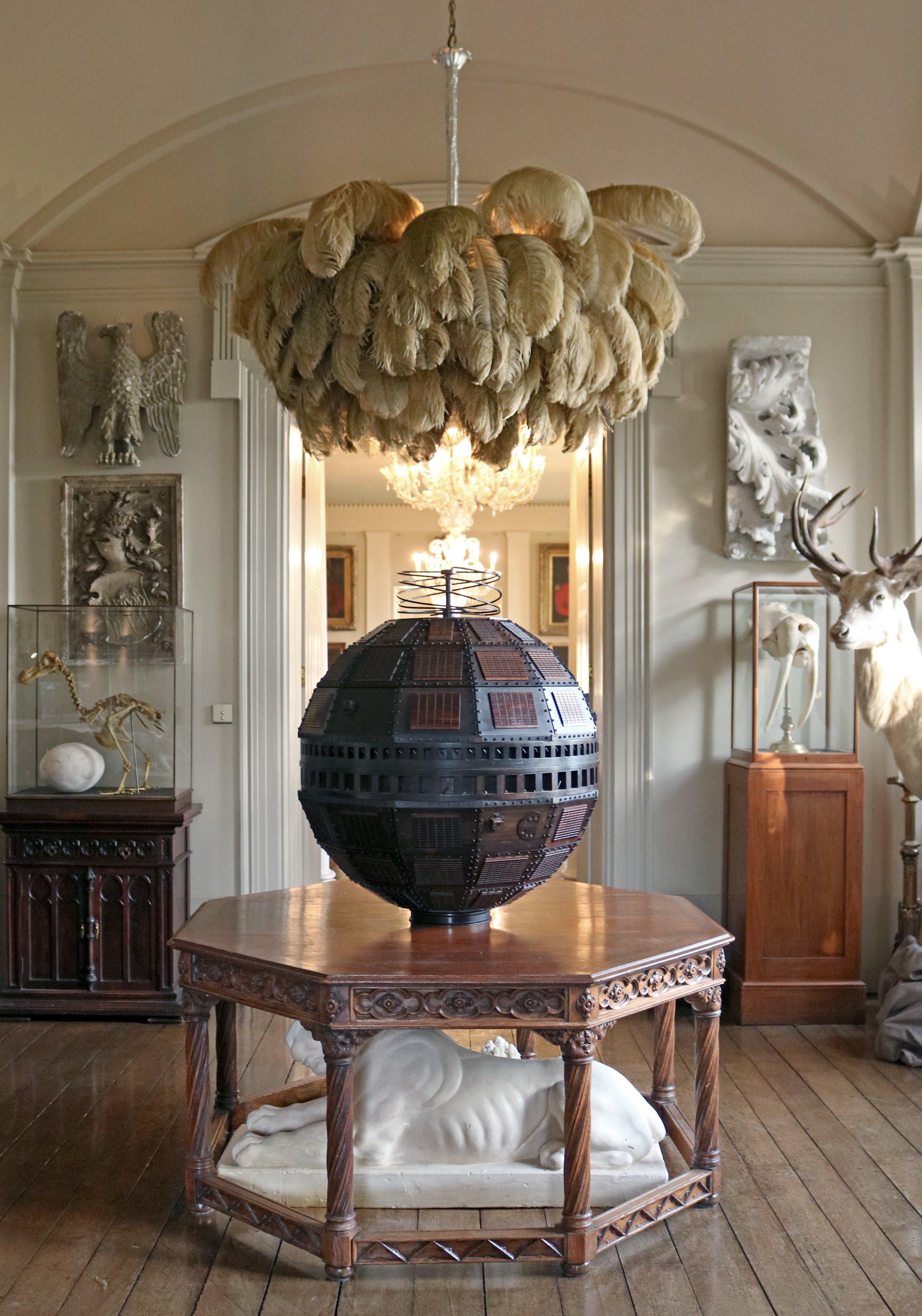 Lustra Chandelier Plume d'Autruche Grand Pied en Laiton - Neutralighting