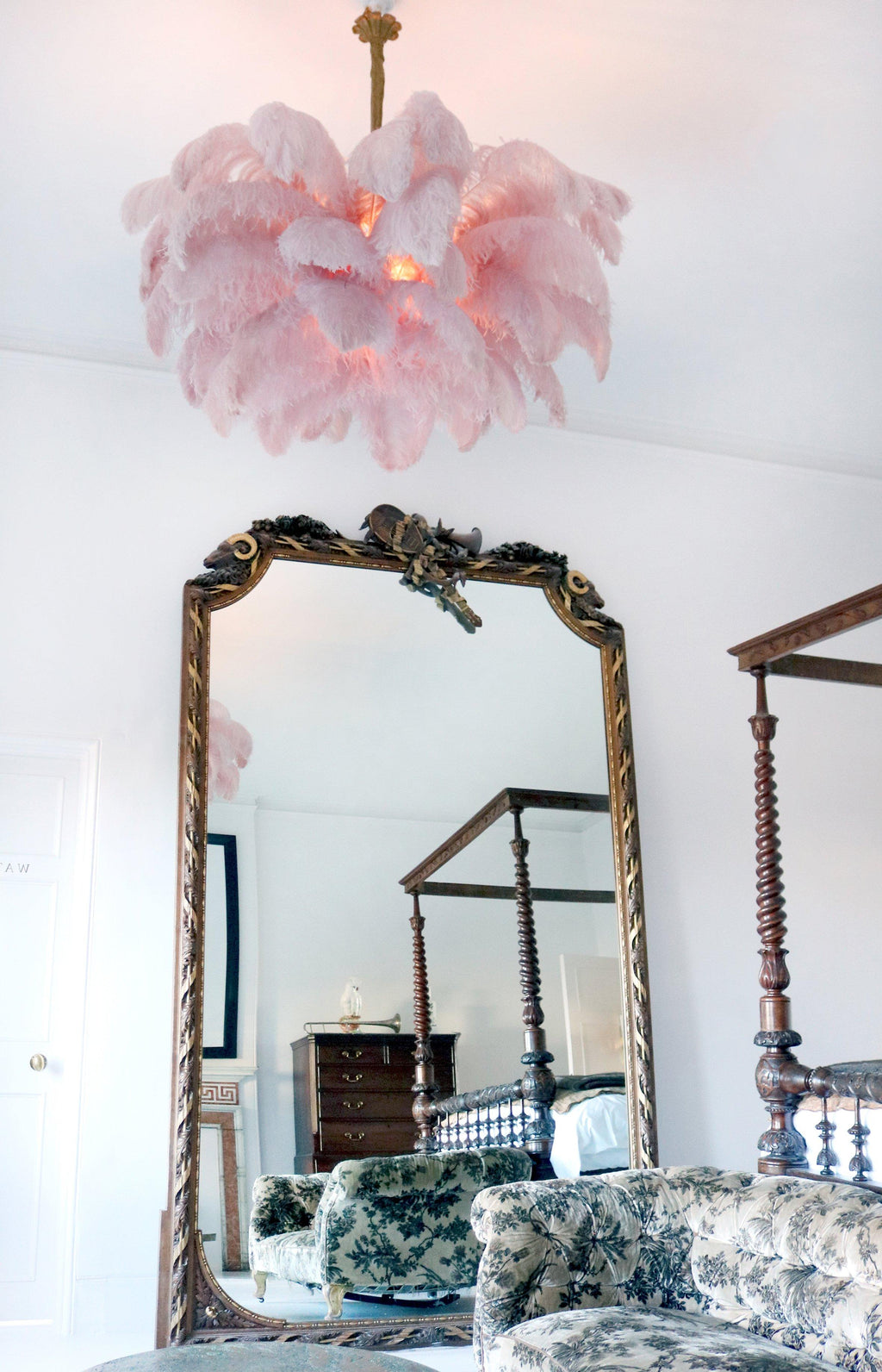 Lustra Chandelier Plume d'Autruche Grand Pied en Laiton - Neutralighting