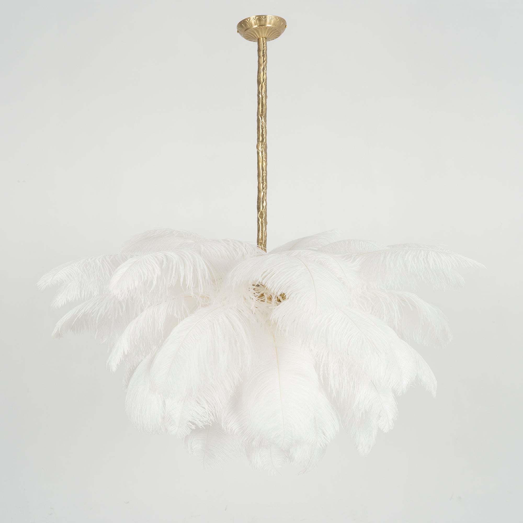 Lustra Chandelier Plume d'Autruche Grand Pied en Laiton - Neutralighting