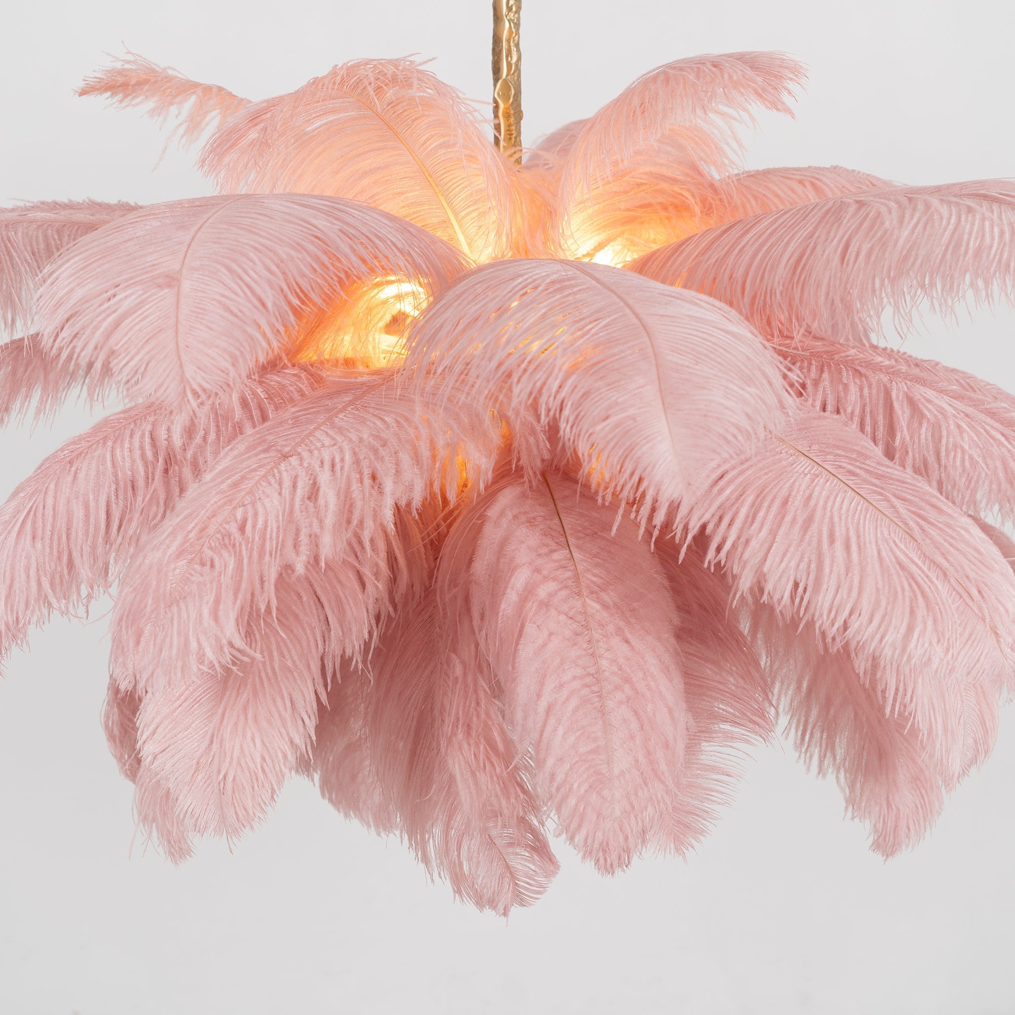 Lustra Chandelier Plume d'Autruche Grand Pied en Laiton - Neutralighting