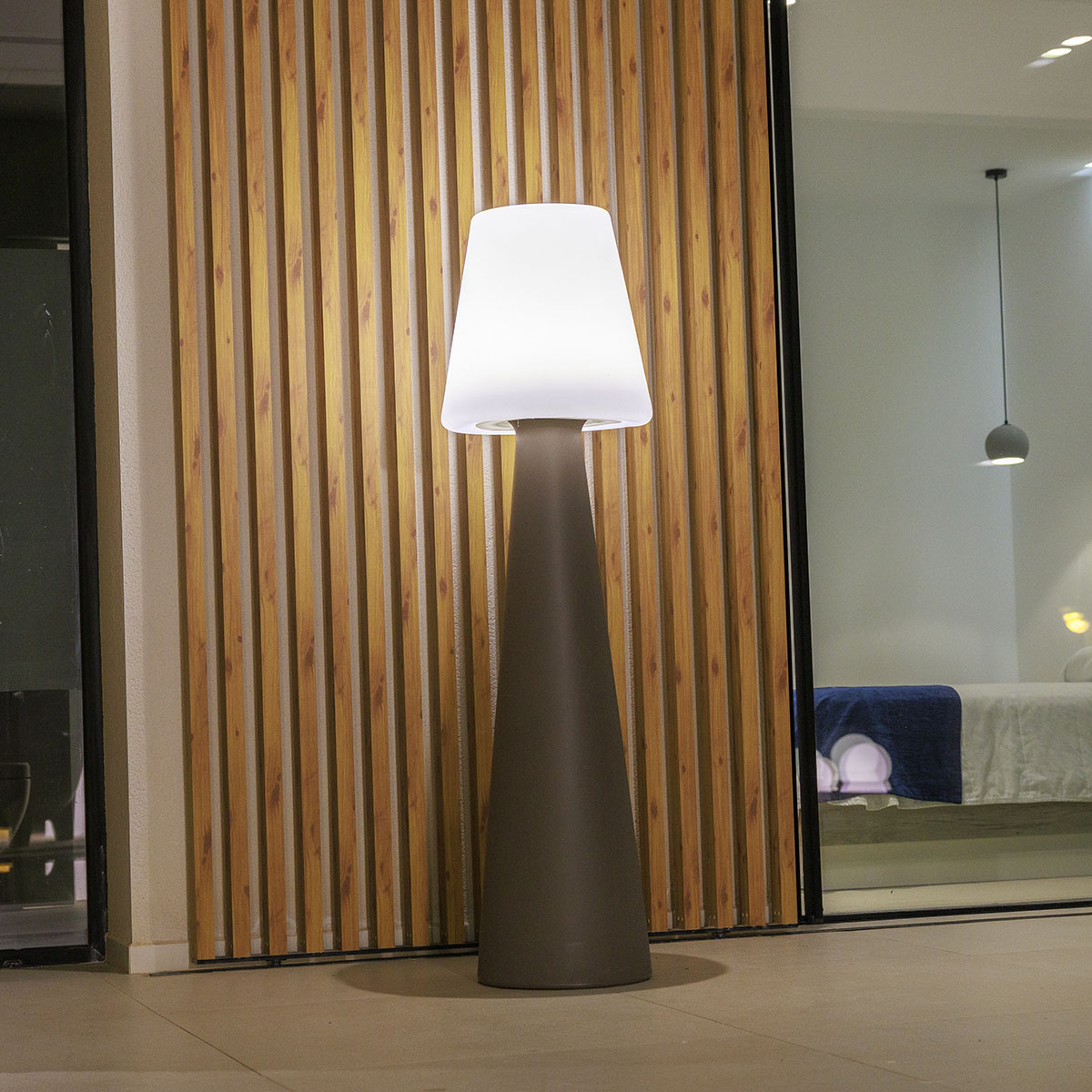 Lampadaire Élise Louise – vue 1