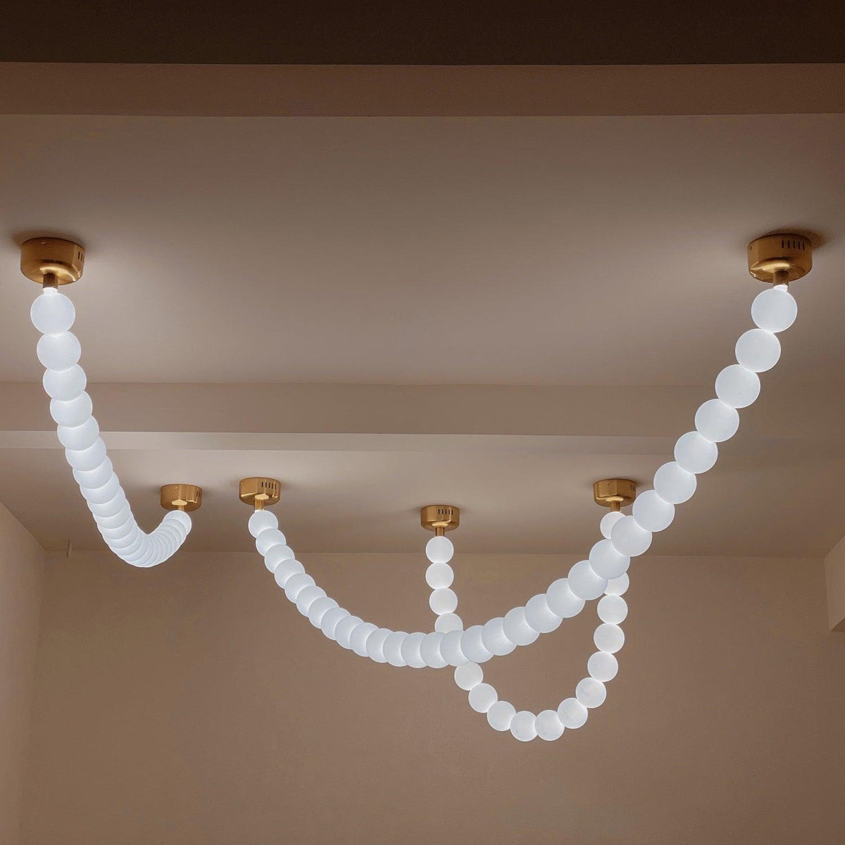 Petal Chandelier Collier de Perles Luxueux - Neutralighting