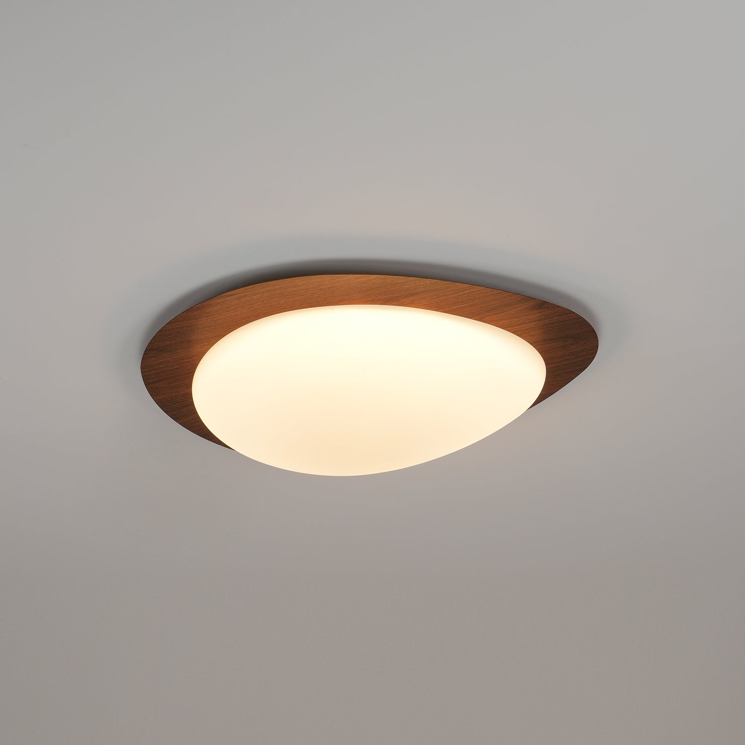 Solara Plafonnier Galet en Noyer Acrylique LED - Neutralighting