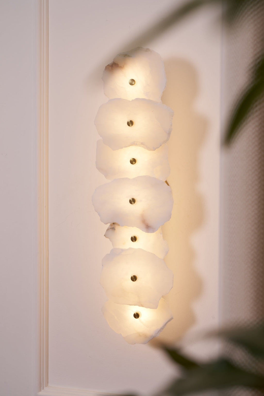 Alaeila Applique Murale en Albâtre avec Rameau Floral - Neutralighting