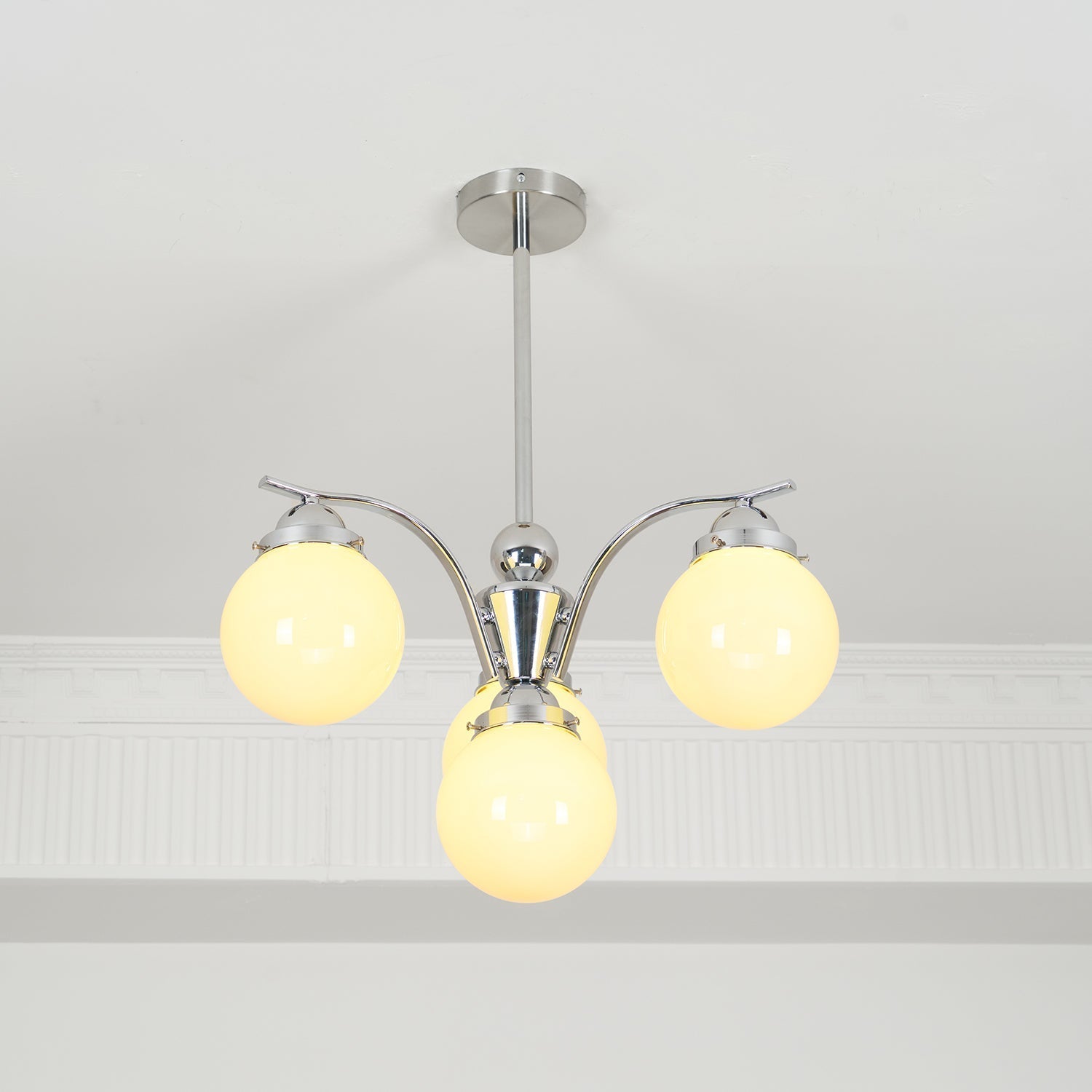 Salamanca Lustre Boules en Verre Rose Arcs en Chrome Stylé - Neutralighting