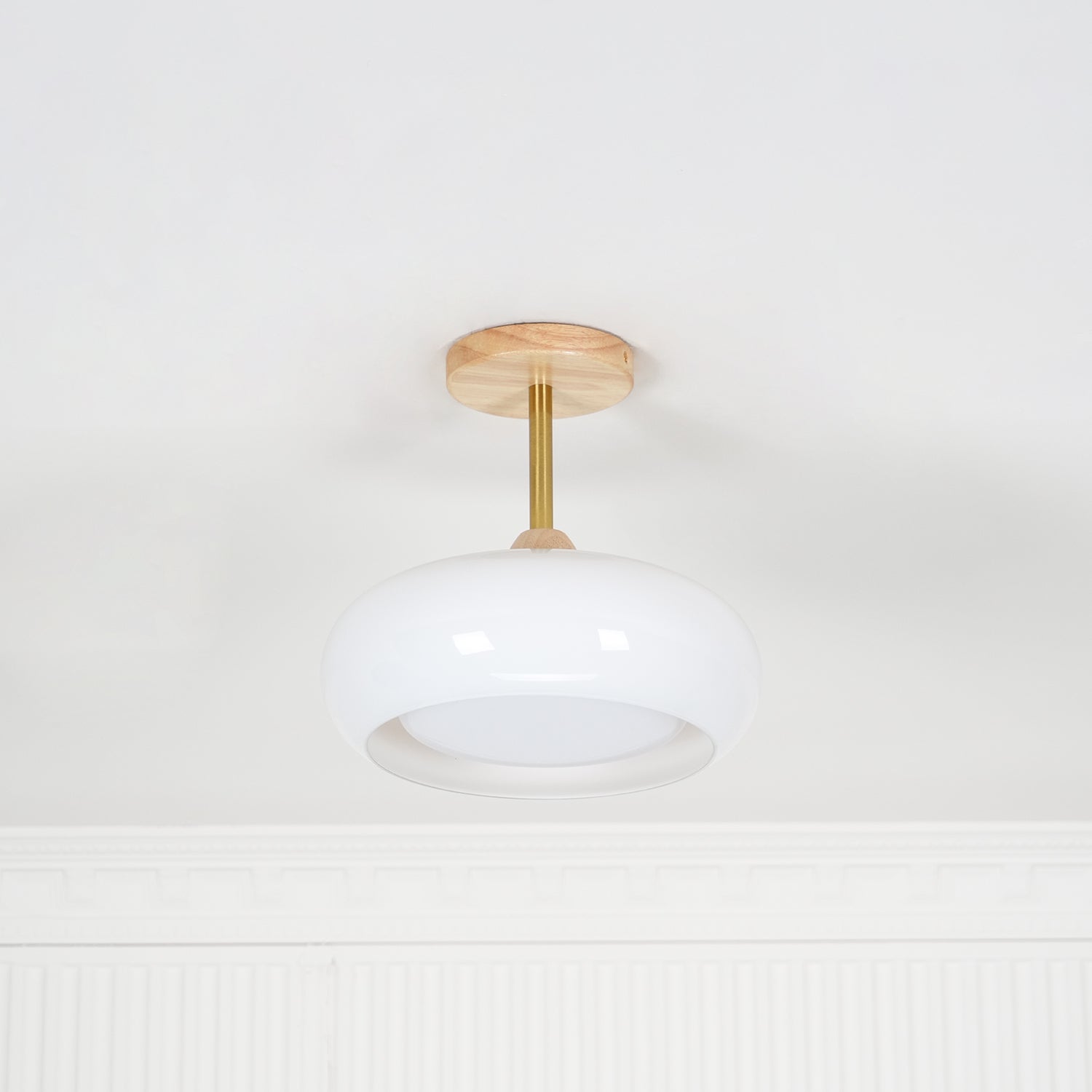 Solara Plafonnier en verre et bois avec abat-jour coloré - Neutralighting