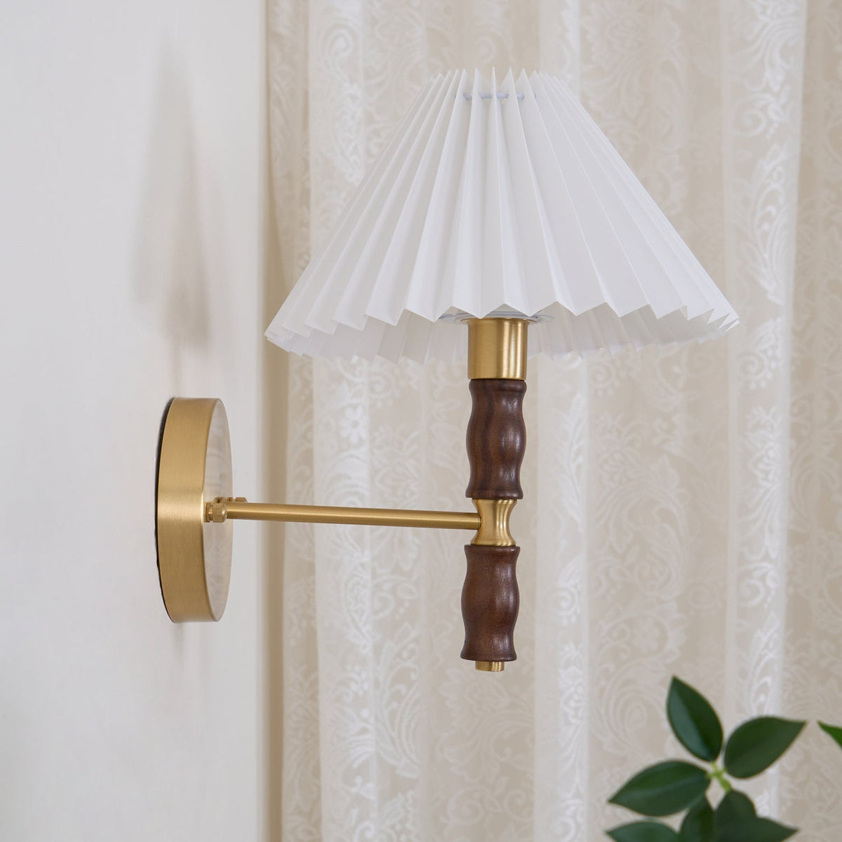 Ernest Applique Murale Vintage Industrielle En Tissu Plissé Et Noyer - Neutralighting