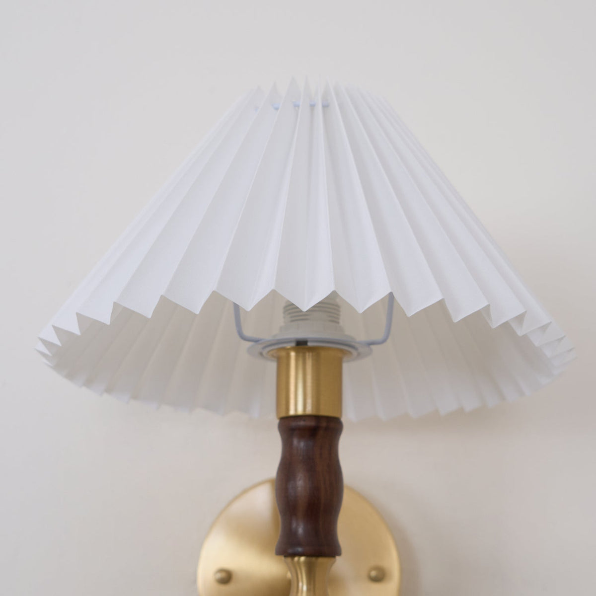 Ernest Applique Murale Vintage Industrielle En Tissu Plissé Et Noyer - Neutralighting