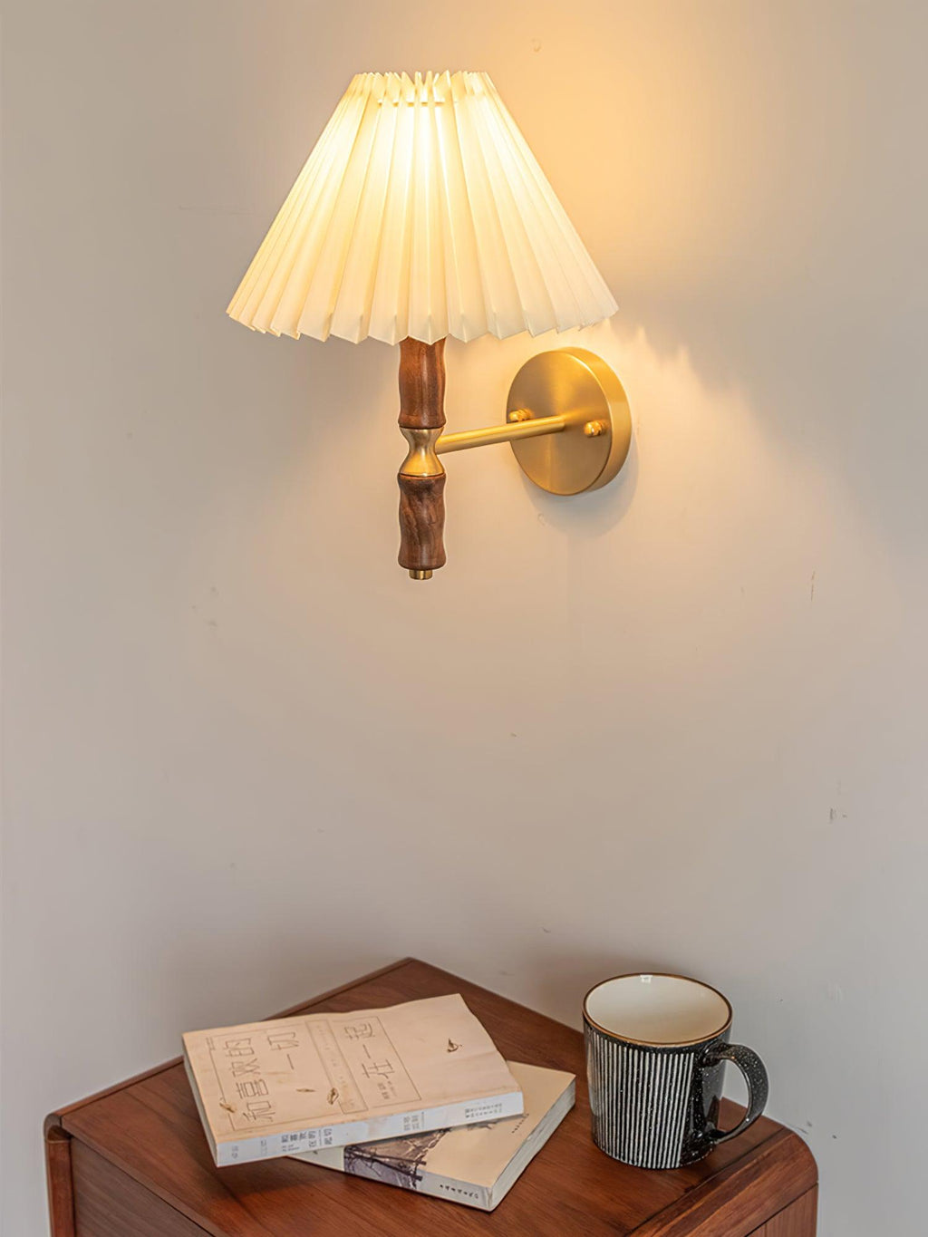 Ernest Applique Murale Vintage Industrielle En Tissu Plissé Et Noyer - Neutralighting