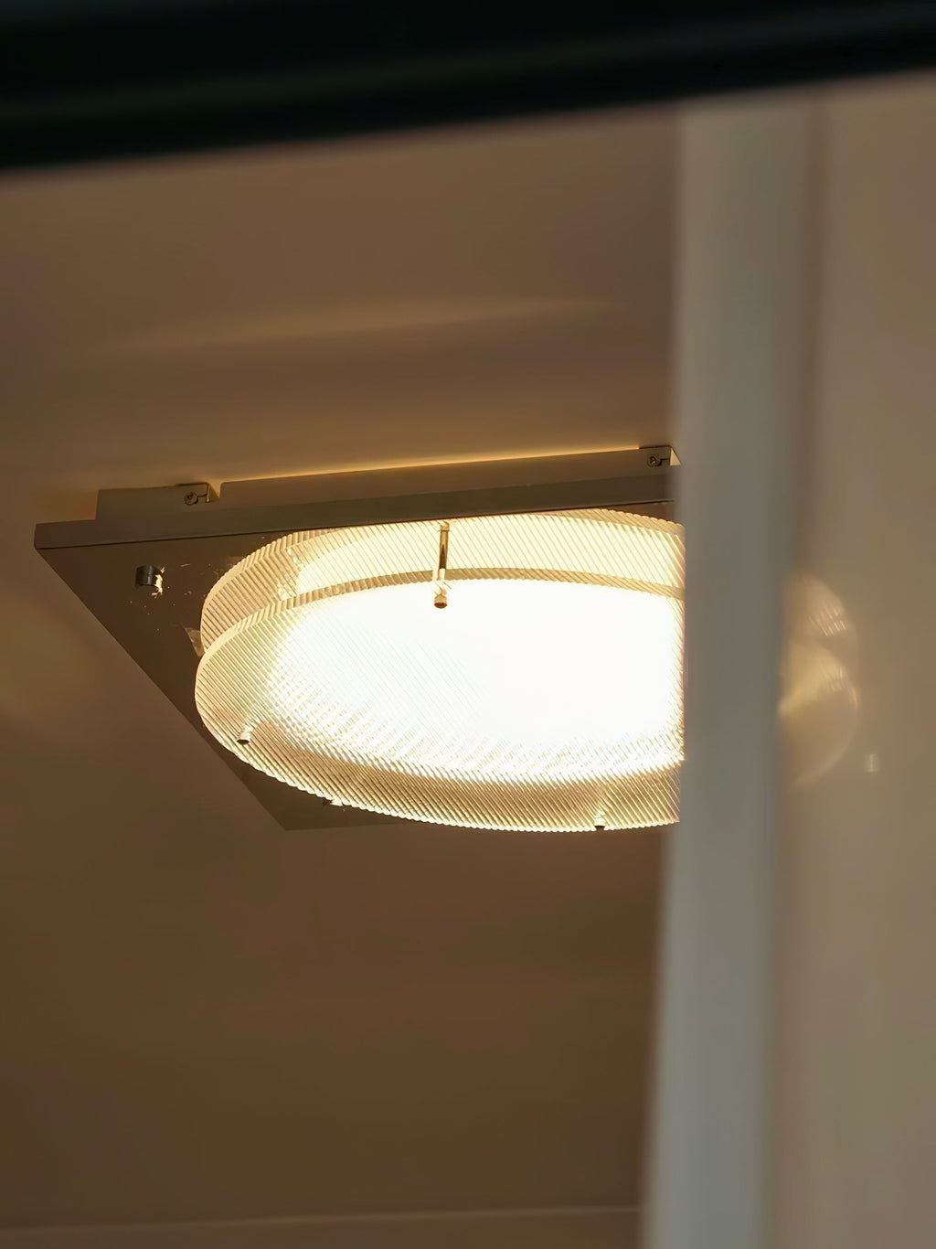 Isolora Nordic Art Bouclier Applique Murale - Neutralighting