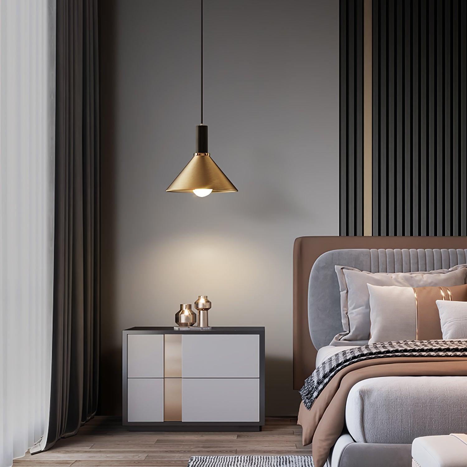 Orion Lampe Pendante Conique en Laiton - Neutralighting