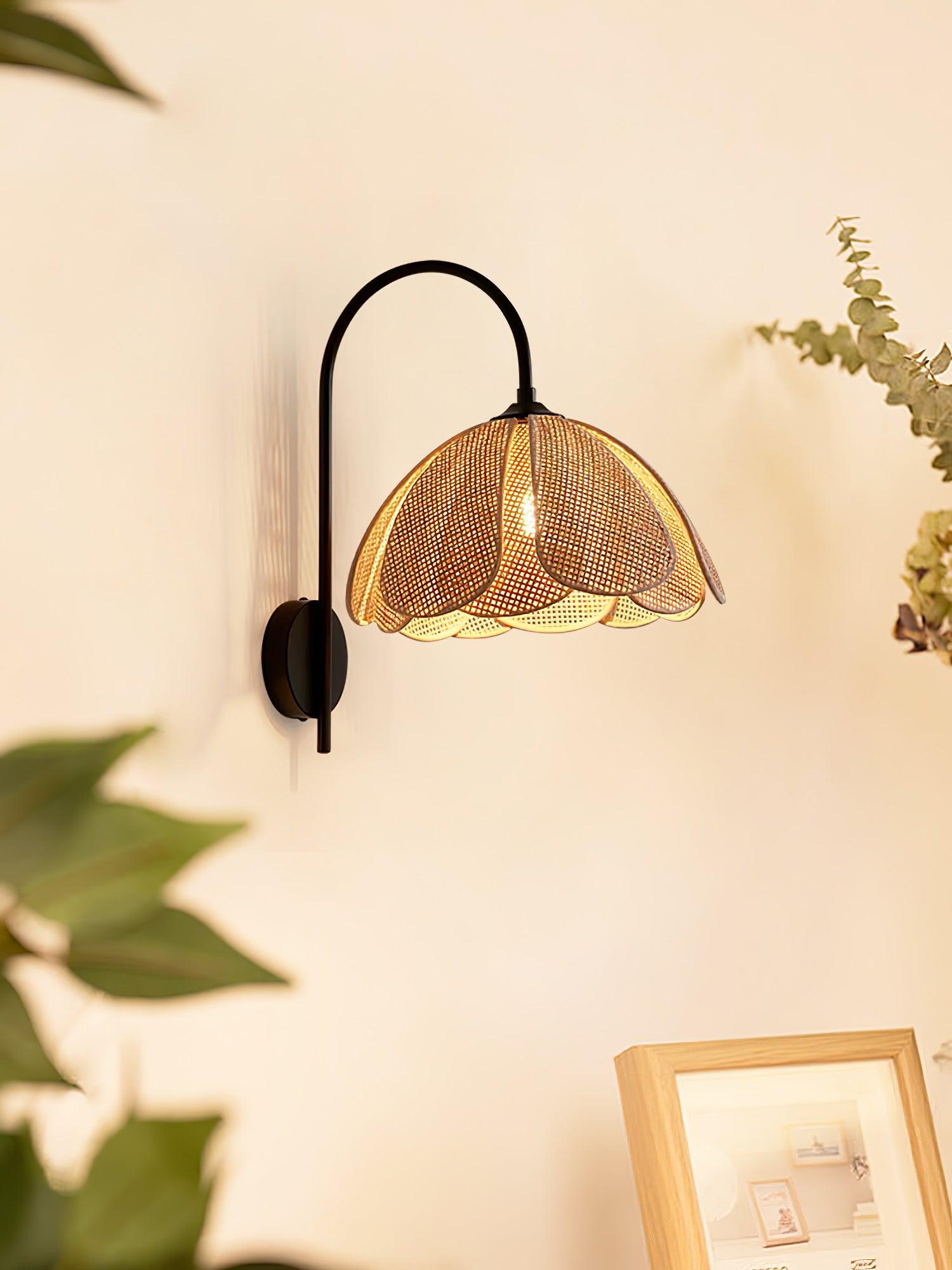 Zevelia Applique Murale Rattan Pétale Naturel Élégance - Neutralighting