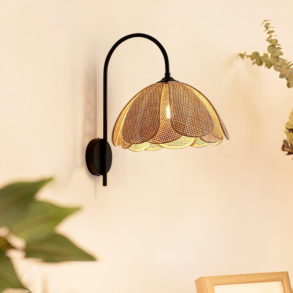 Edria Lustra Applique Murale Rattan Forme Pétale Élégante - Neutralighting